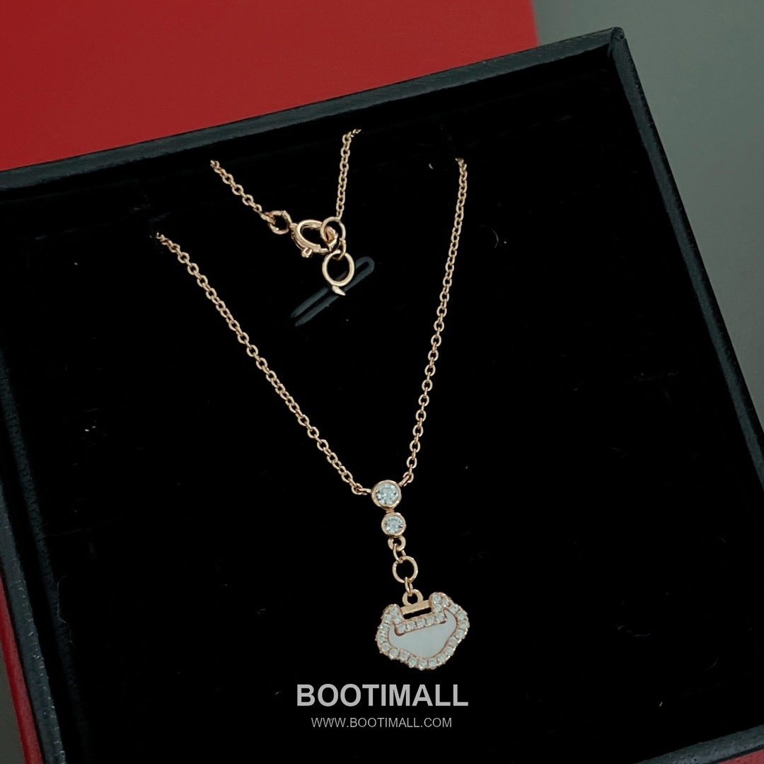 Qeelin Ruyi Carnelian Mother of Pearl Diamond 18K White Gold Necklace with Double Diamond Pendant 루이 카넬리안 자개 다이아 18K 화이트골드 네클리스 더블 다이아 펜던트 13