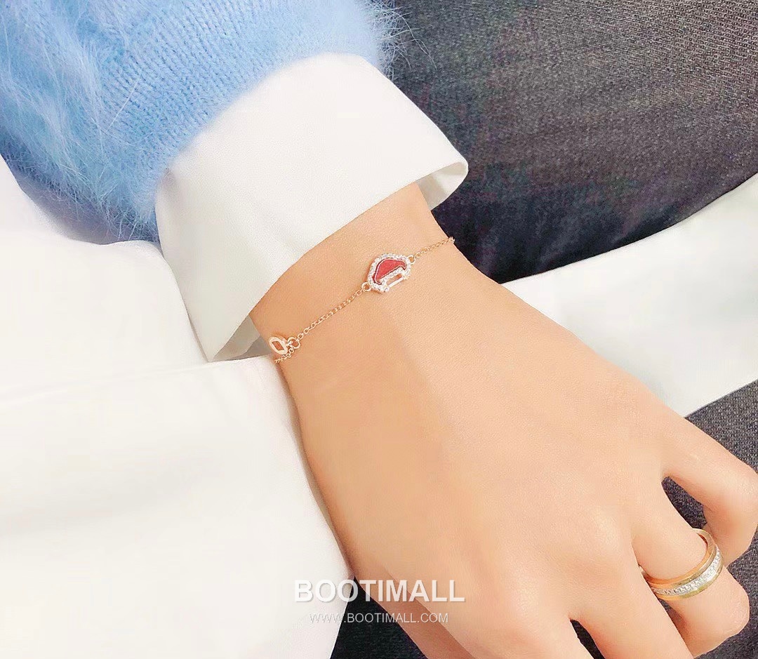Qeelin Mini Ruyi Carnelian Mother of Pearl Diamond 18K White Gold Bracelet with Coin Charm 미니 루이 카넬리안 자개 다이아 18K 화이트골드 브레이슬릿 코인 참 디테일 1