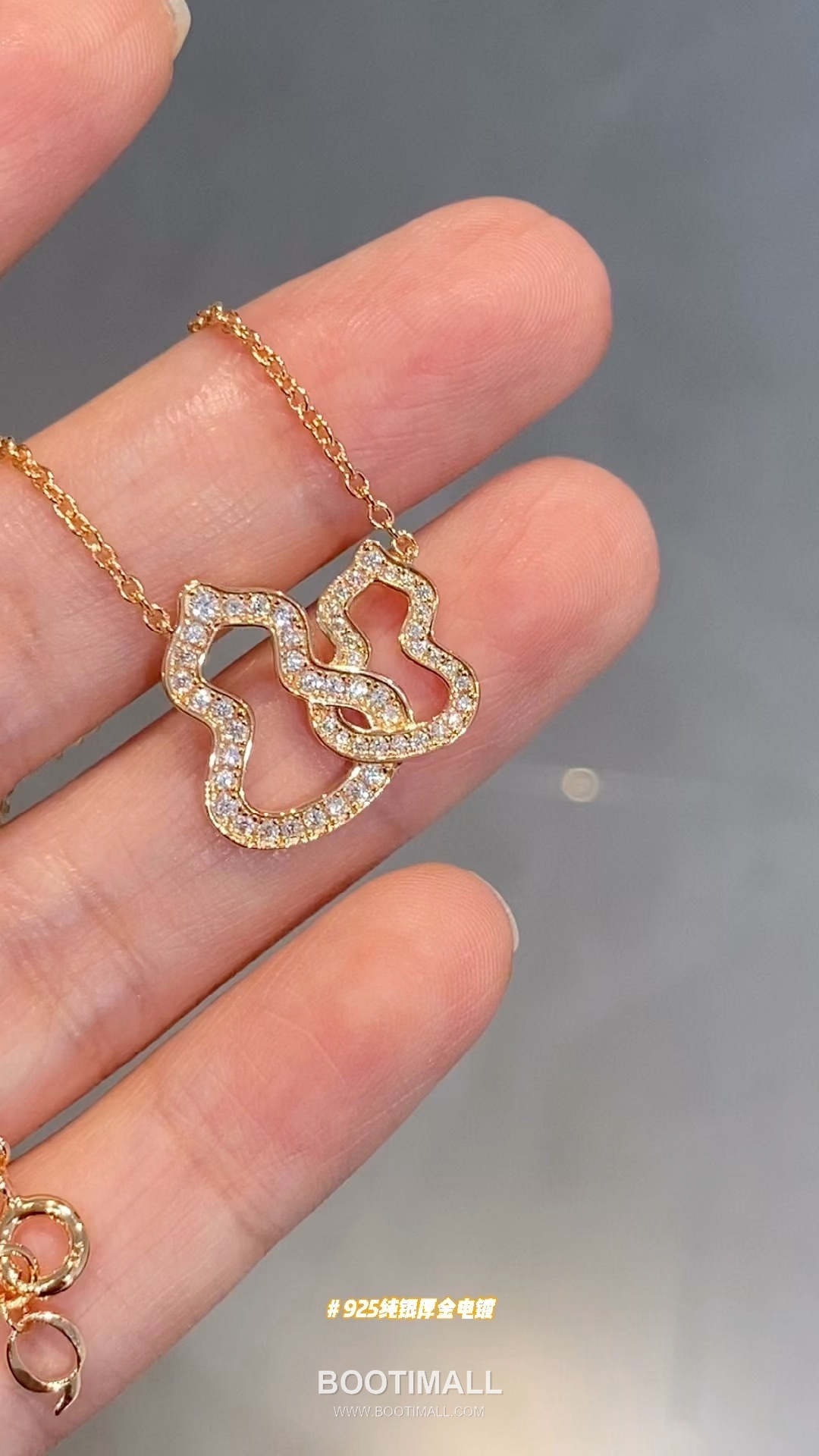 Qeelin Wulu Double Gourd Openwork Brass Gold Plated Necklace with Hollow Pendant 우루 더블 고드 오픈워크 황동 골드도금 네클리스 홀로우 펜던트 1