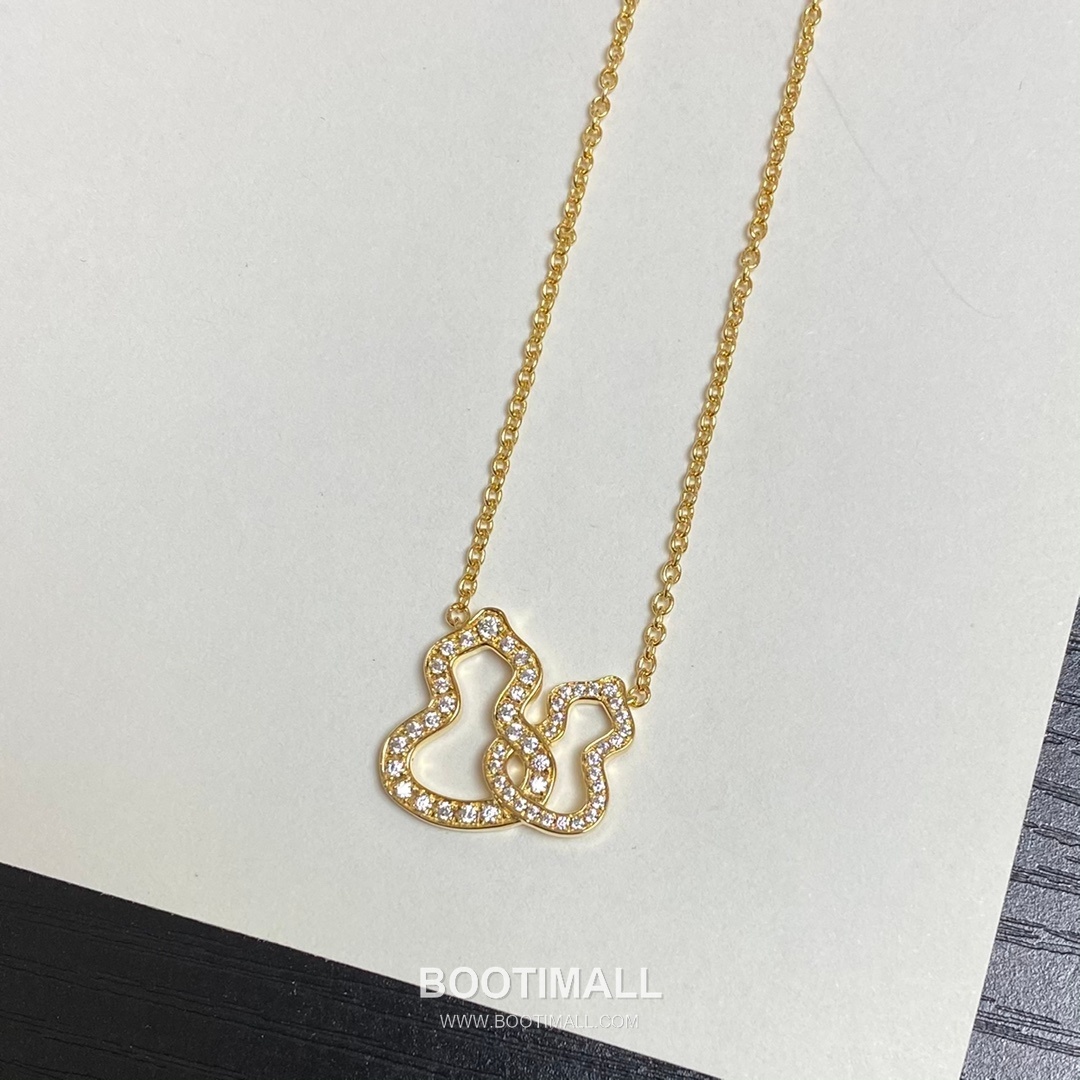 Qeelin Wulu Double Gourd Openwork Brass Gold Plated Necklace with Hollow Pendant 우루 더블 고드 오픈워크 황동 골드도금 네클리스 홀로우 펜던트 5