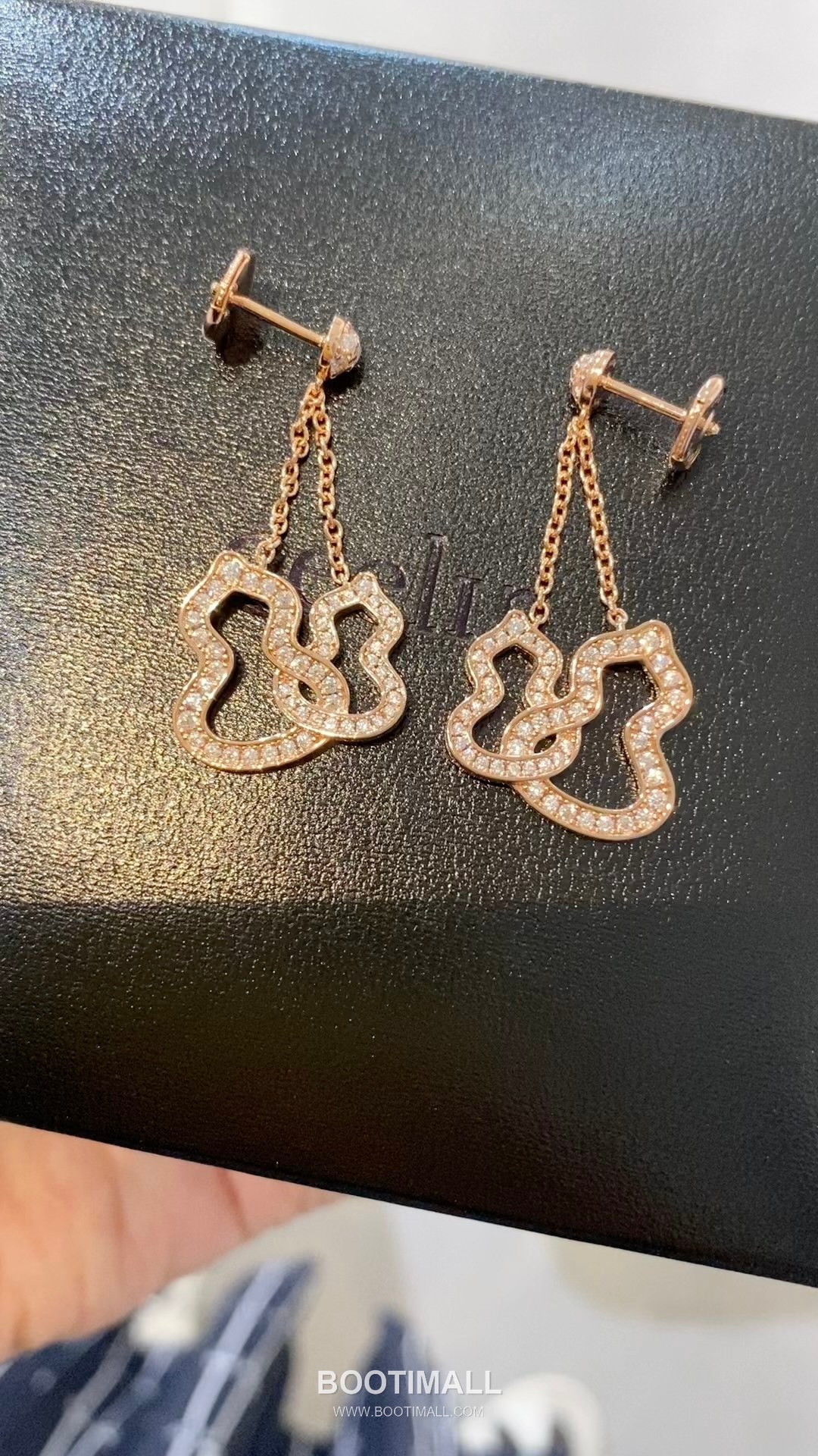 Qeelin Wulu Double Gourd Openwork Brass Gold Plated Drop Earring with Hollow Pendant 기린 우루 더블 고드 오픈워크 황동 골드도금 드롭 이어링 홀로우 펜던트 7