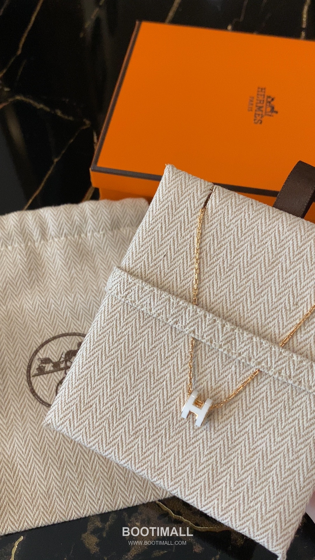 Hermes Mini Pop H Enamel Brass Gold Plated Necklace with Logo Pendant 에르메스 미니 팝 H 에나멜 황동 골드도금 네클리스 로고 펜던트 1