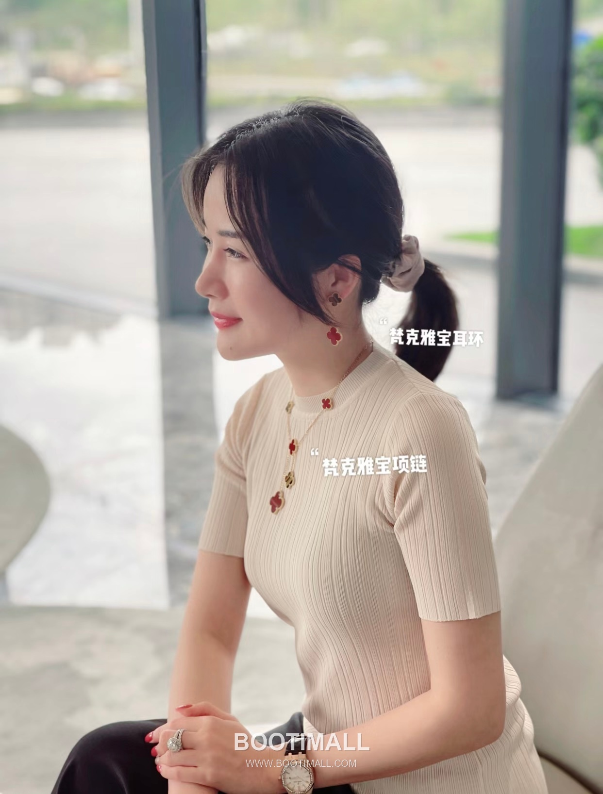 Van Cleef & Arpels Magic Alhambra Mother of Pearl Brass Gold Plated Stud Earring with Clover Motif 반클리프아펠 매직 알함브라 자개 황동 골드도금 스터드 이어링 클로버 모티프 8