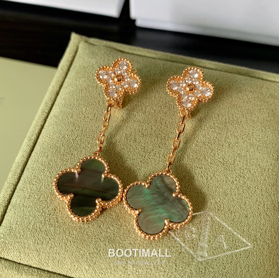 Van Cleef & Arpels Magic Alhambra Mother of Pearl Brass Gold Plated Stud Earring with Clover Motif 반클리프아펠 매직 알함브라 자개 황동 골드도금 스터드 이어링 클로버 모티프 11