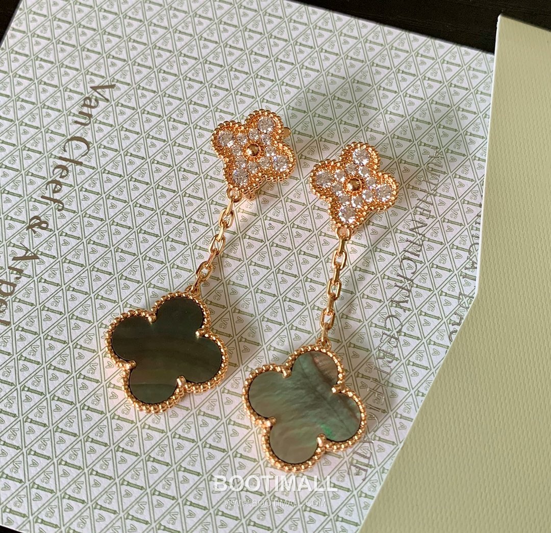 Van Cleef & Arpels Magic Alhambra Mother of Pearl Brass Gold Plated Stud Earring with Clover Motif 반클리프아펠 매직 알함브라 자개 황동 골드도금 스터드 이어링 클로버 모티프 12