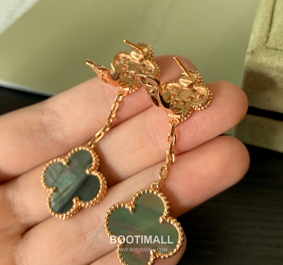 Van Cleef & Arpels Magic Alhambra Mother of Pearl Brass Gold Plated Stud Earring with Clover Motif 반클리프아펠 매직 알함브라 자개 황동 골드도금 스터드 이어링 클로버 모티프 16