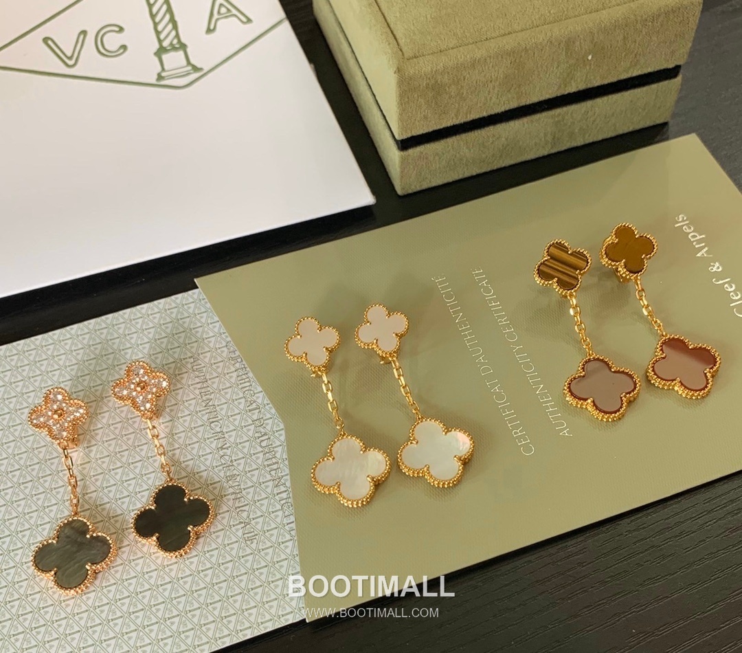 Van Cleef & Arpels Magic Alhambra Mother of Pearl Brass Gold Plated Stud Earring with Clover Motif 반클리프아펠 매직 알함브라 자개 황동 골드도금 스터드 이어링 클로버 모티프 1