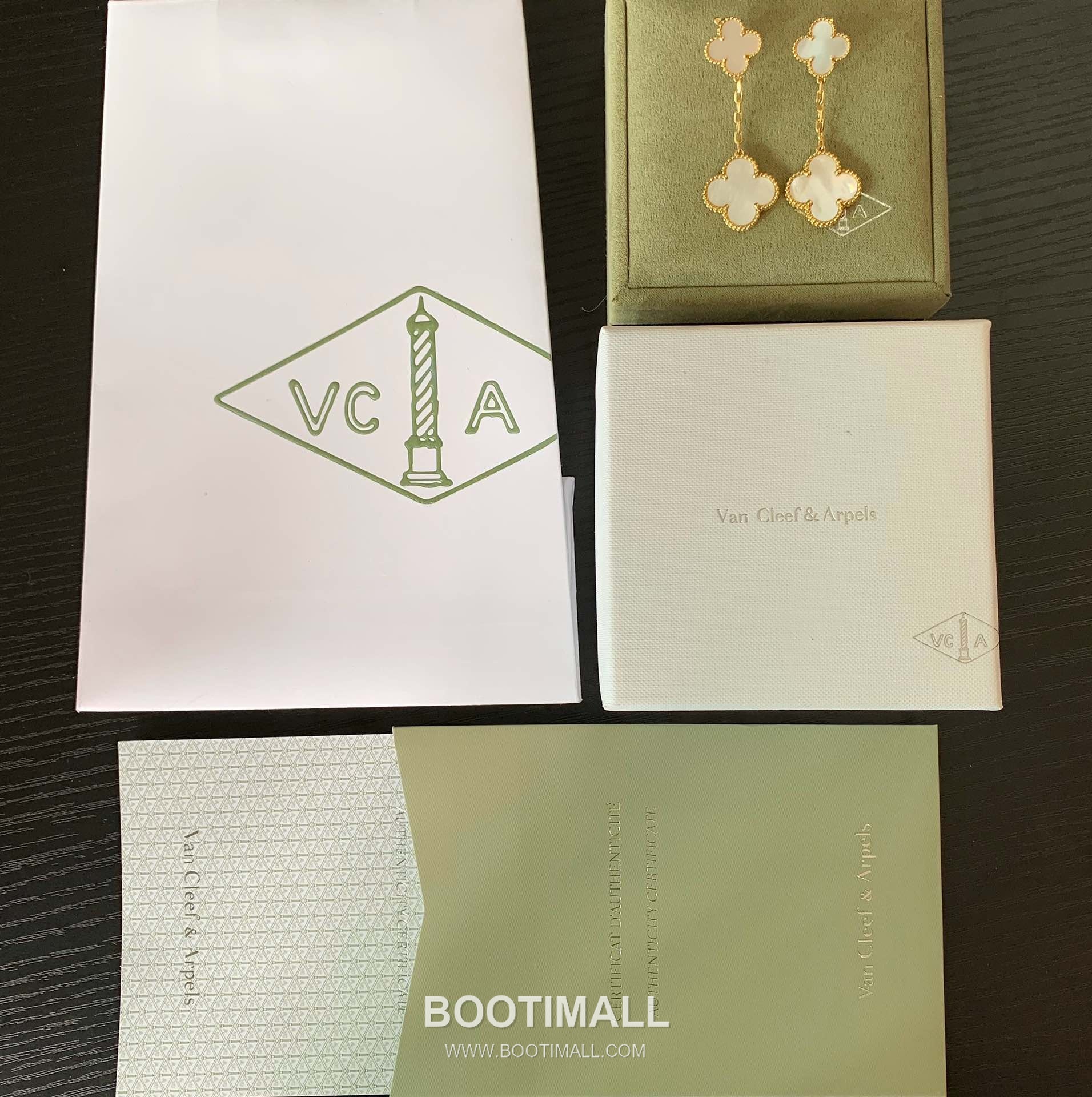 Van Cleef & Arpels Magic Alhambra Mother of Pearl Brass Gold Plated Stud Earring with Clover Motif 반클리프아펠 매직 알함브라 자개 황동 골드도금 스터드 이어링 클로버 모티프 2
