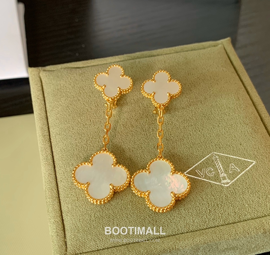 Van Cleef & Arpels Magic Alhambra Mother of Pearl Brass Gold Plated Stud Earring with Clover Motif 반클리프아펠 매직 알함브라 자개 황동 골드도금 스터드 이어링 클로버 모티프 3