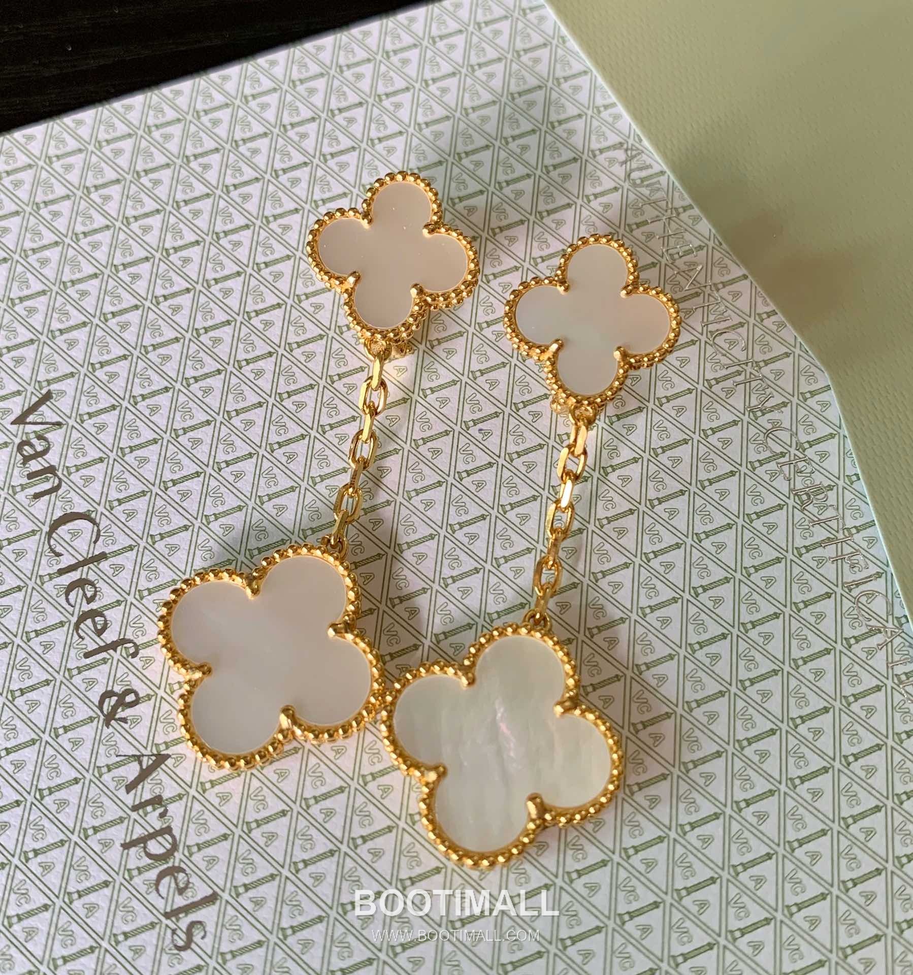 Van Cleef & Arpels Magic Alhambra Mother of Pearl Brass Gold Plated Stud Earring with Clover Motif 반클리프아펠 매직 알함브라 자개 황동 골드도금 스터드 이어링 클로버 모티프 4