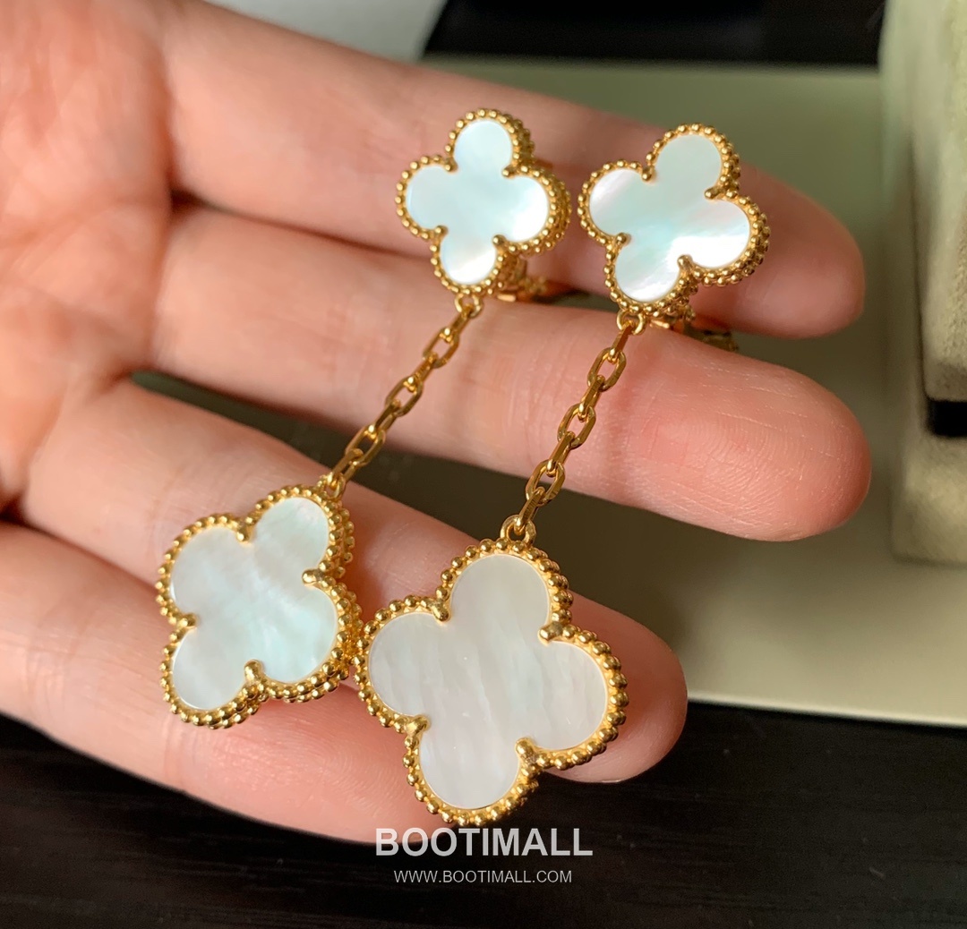 Van Cleef & Arpels Magic Alhambra Mother of Pearl Brass Gold Plated Stud Earring with Clover Motif 반클리프아펠 매직 알함브라 자개 황동 골드도금 스터드 이어링 클로버 모티프 6