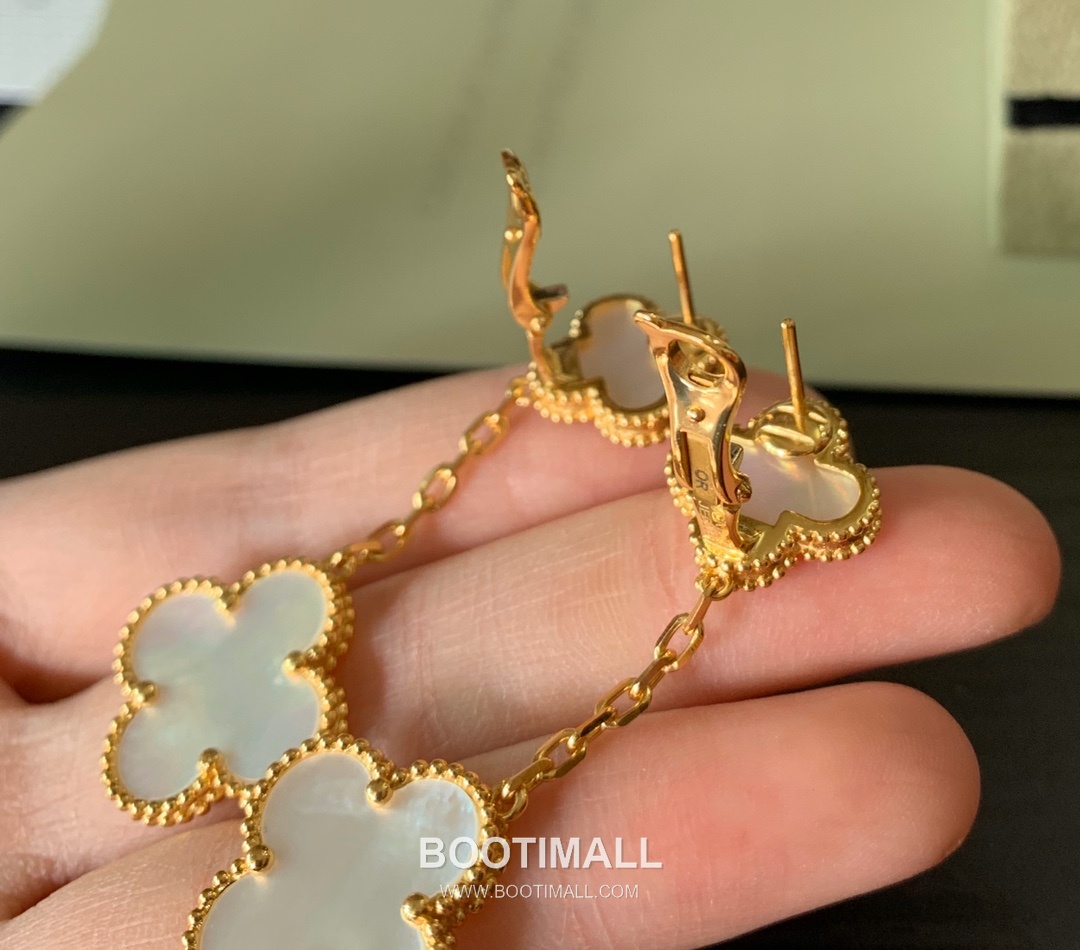 Van Cleef & Arpels Magic Alhambra Mother of Pearl Brass Gold Plated Stud Earring with Clover Motif 반클리프아펠 매직 알함브라 자개 황동 골드도금 스터드 이어링 클로버 모티프 8