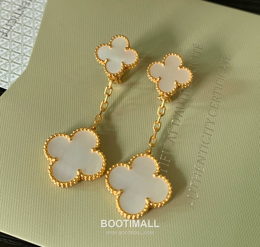 Van Cleef & Arpels Magic Alhambra Mother of Pearl Brass Gold Plated Stud Earring with Clover Motif 반클리프아펠 매직 알함브라 자개 황동 골드도금 스터드 이어링 클로버 모티프 9