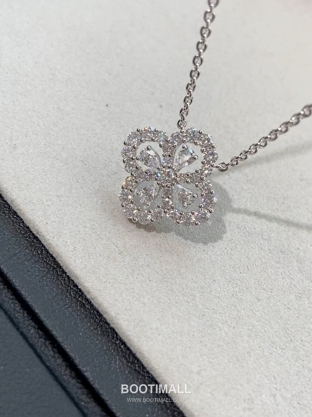 Harry Winston Diamond Loop Flower Sterling Silver 925 Gold Plated Necklace with Teardrop Crystal Pendant 해리윈스턴 다이아 루프 플라워 스털링 실버 925 골드도금 네클리스 티어드롭 크리스탈 펜던트 40cm 1