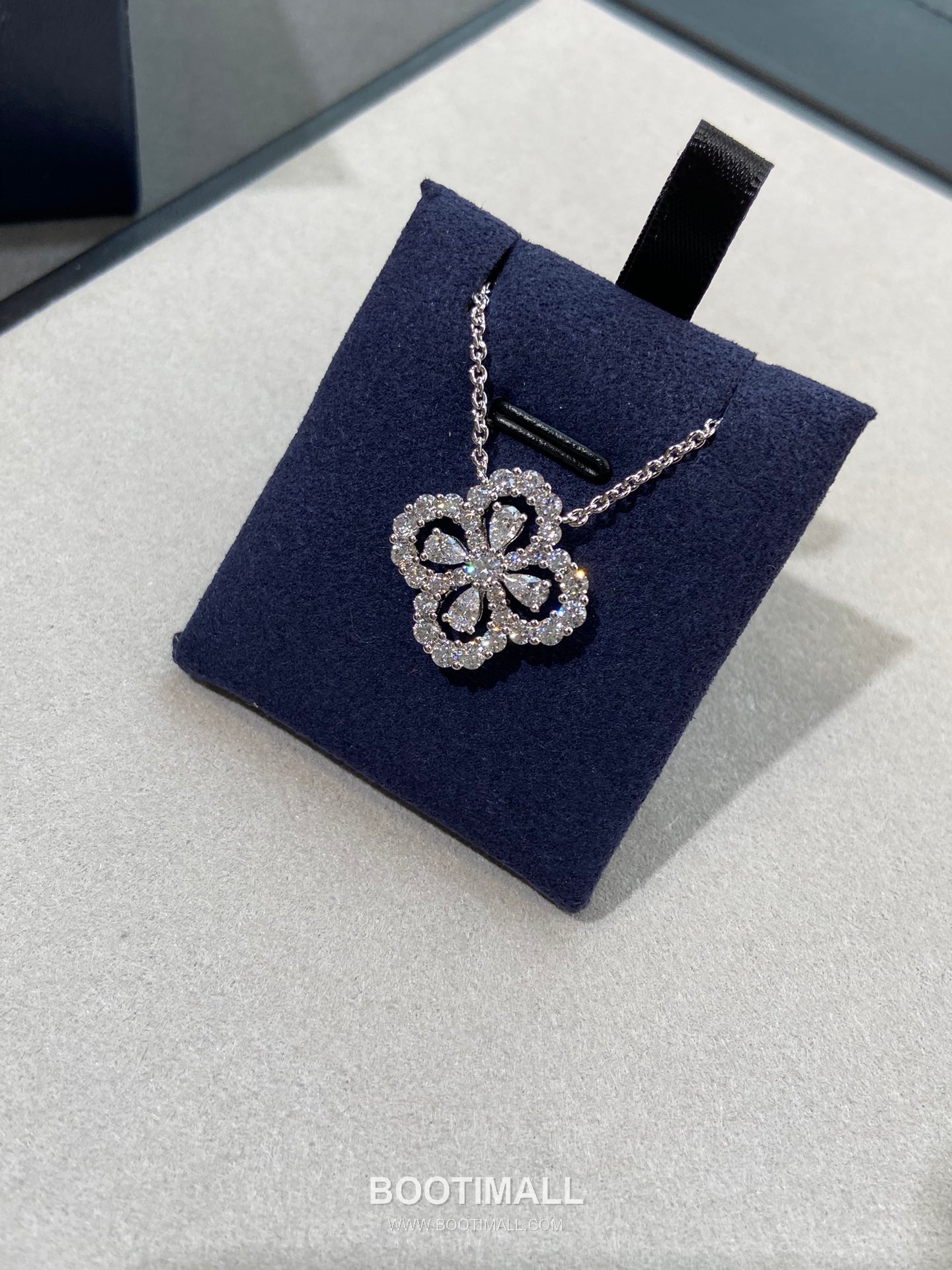 Harry Winston Diamond Loop Flower Sterling Silver 925 Gold Plated Necklace with Teardrop Crystal Pendant 해리윈스턴 다이아 루프 플라워 스털링 실버 925 골드도금 네클리스 티어드롭 크리스탈 펜던트 40cm 14
