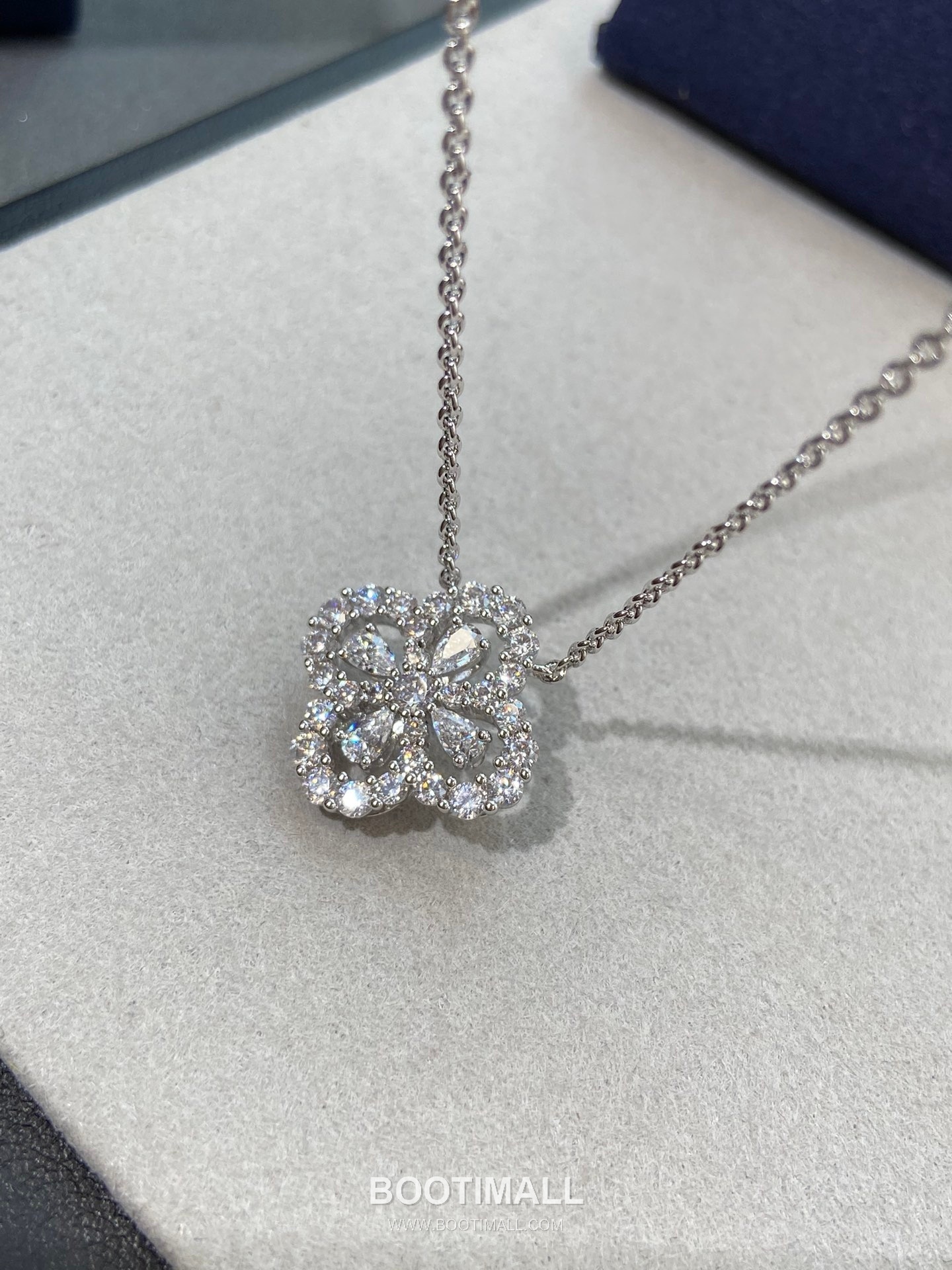 Harry Winston Diamond Loop Flower Sterling Silver 925 Gold Plated Necklace with Teardrop Crystal Pendant 해리윈스턴 다이아 루프 플라워 스털링 실버 925 골드도금 네클리스 티어드롭 크리스탈 펜던트 40cm 15