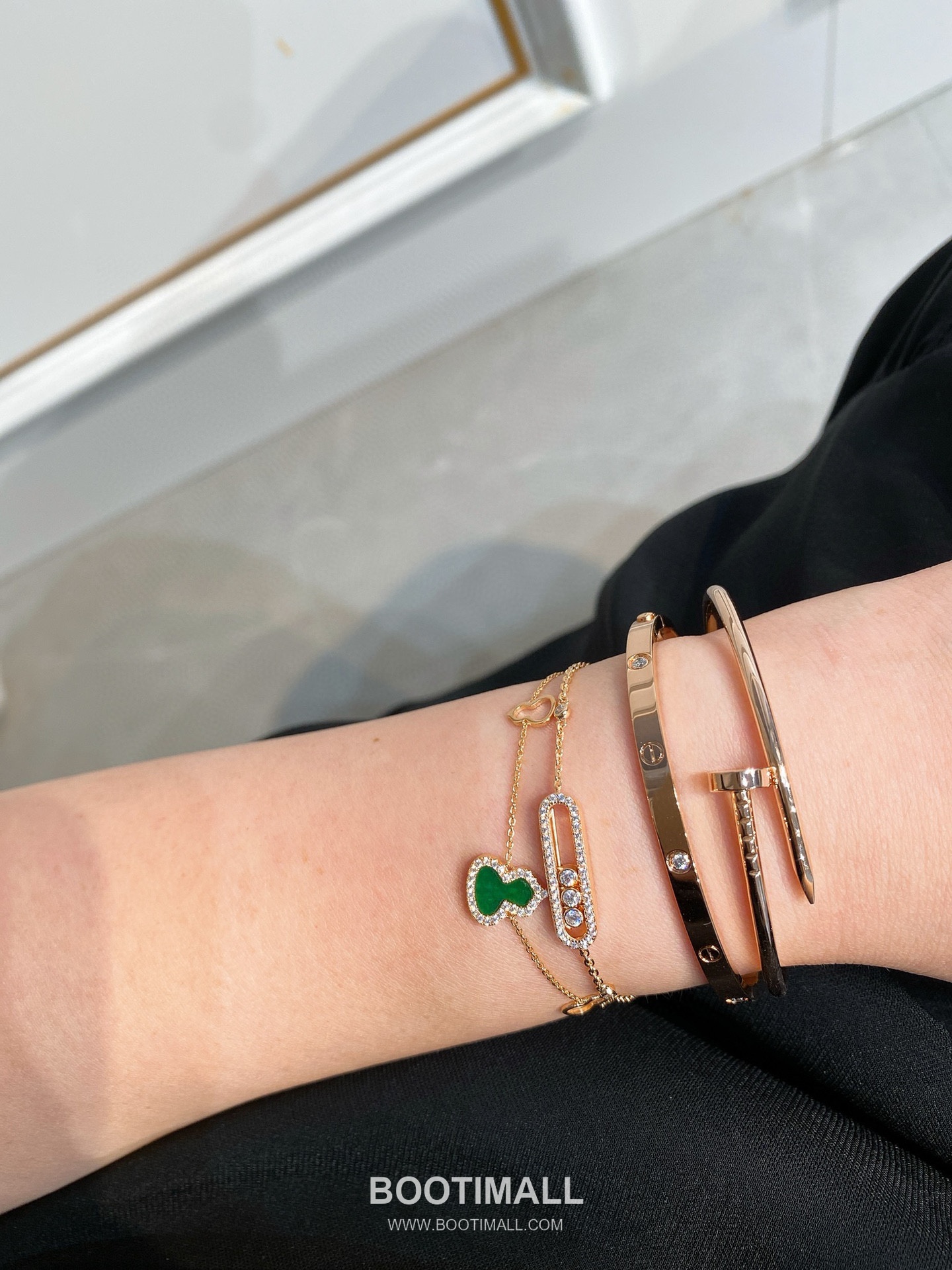 Messika Move Three Diamond Sterling Silver 925 Bracelet with Sliding Stone Detail 메시카 무브 쓰리 다이아 스털링 실버 925 브레이슬릿 슬라이딩 스톤 디테일 2