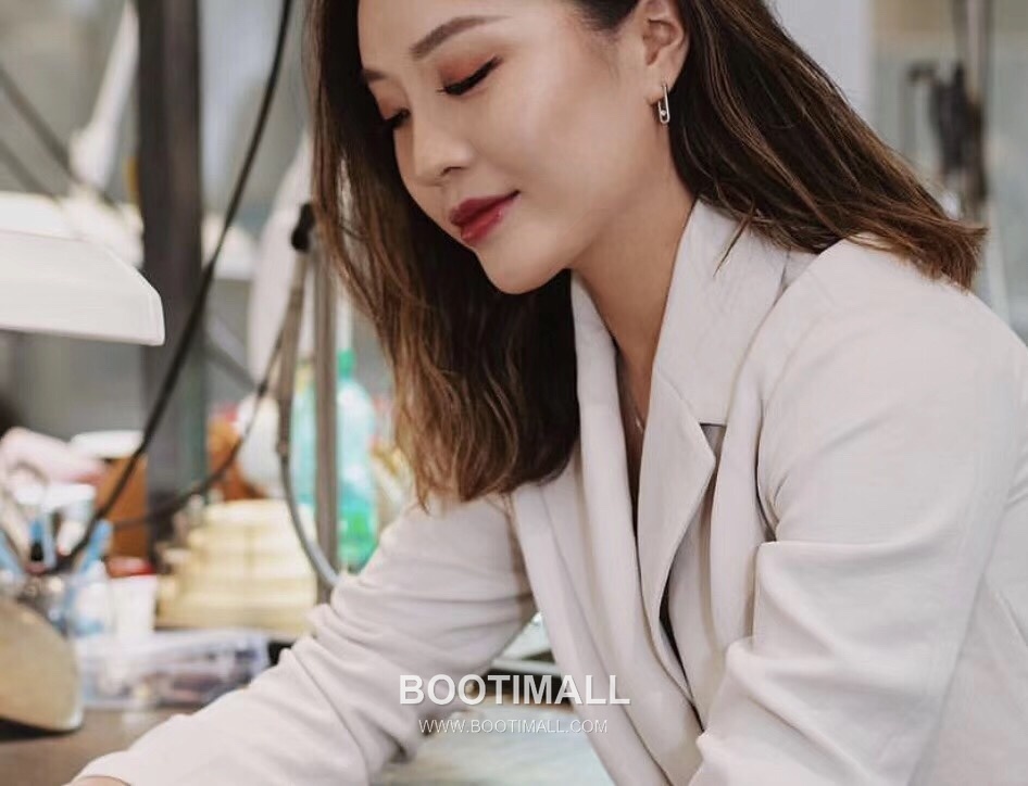 Messika Lucky Bead Diamond Sterling Silver 925 Stud Earring with Fixed Ball Detail 메시카 럭키 비드 다이아 스털링 실버 925 스터드 이어링 고정 볼 디테일 4