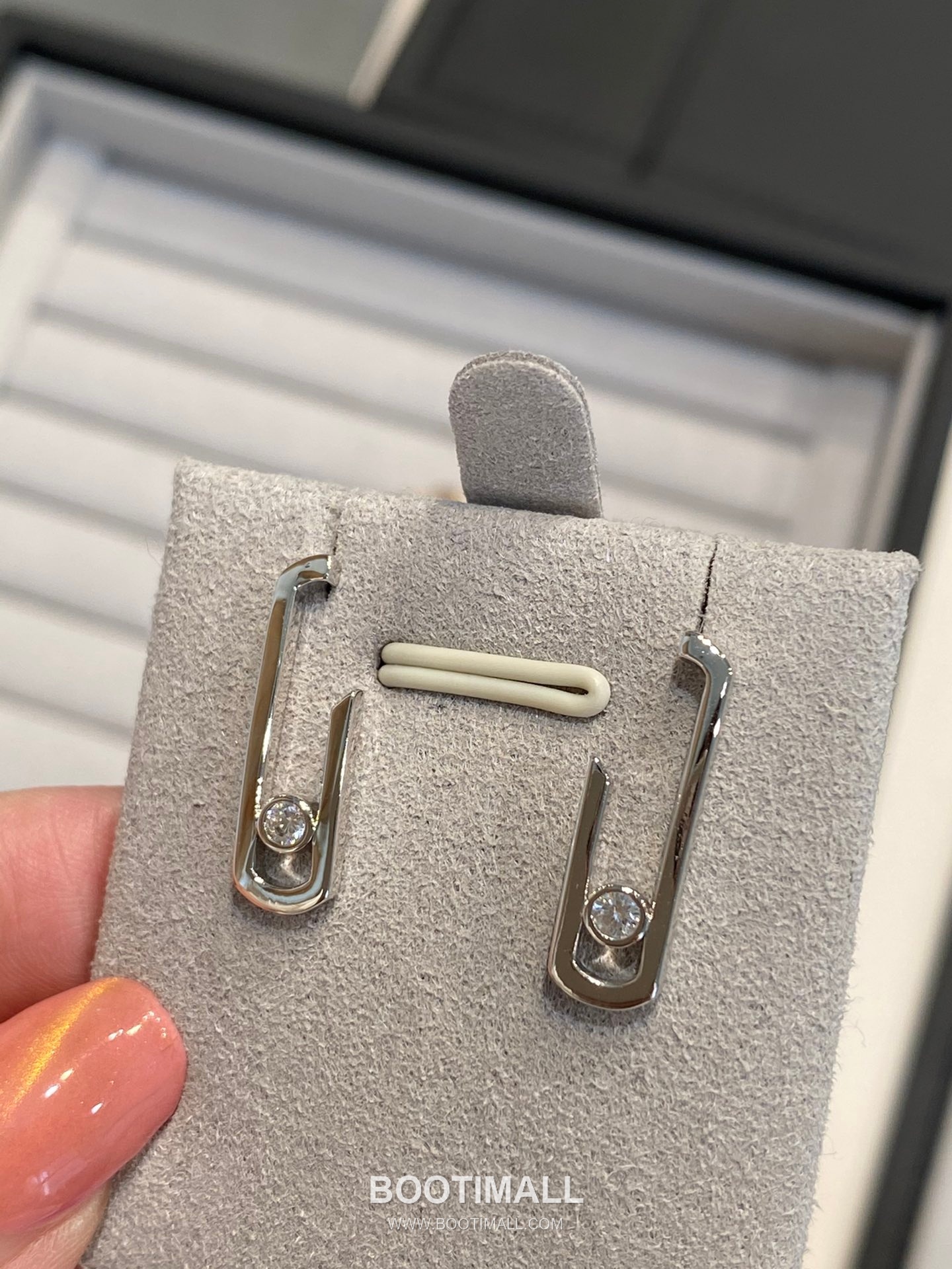 Messika Lucky Bead Diamond Sterling Silver 925 Stud Earring with Fixed Ball Detail 메시카 럭키 비드 다이아 스털링 실버 925 스터드 이어링 고정 볼 디테일 18