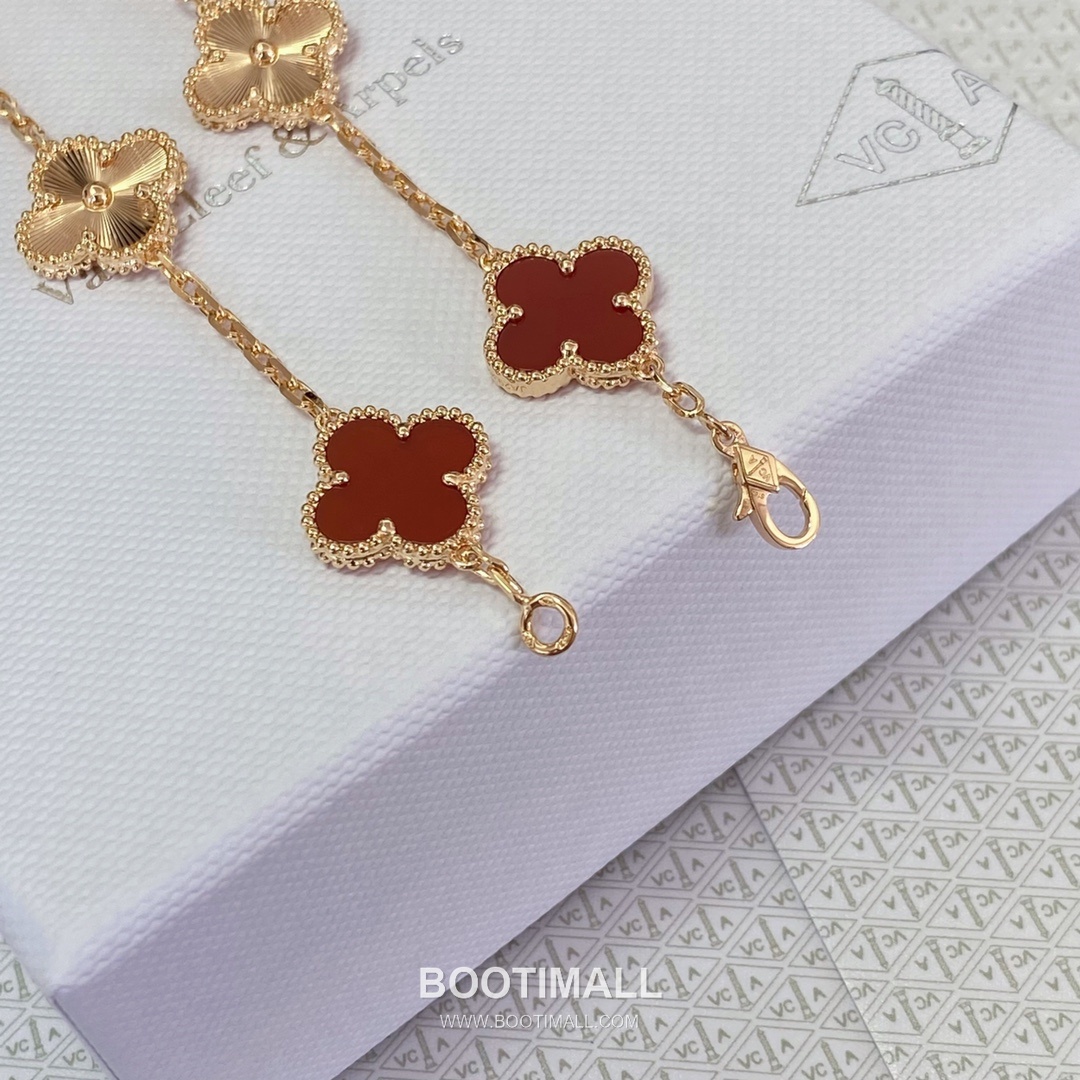 Van Cleef & Arpels Alhambra Carnelian Laser Engraved 18K Yellow Gold Bracelet with Clover Motif 반클리프아펠 알함브라 카넬리안 레이저 인그레이브드 18K 옐로우골드 브레이슬릿 클로버 모티프 14