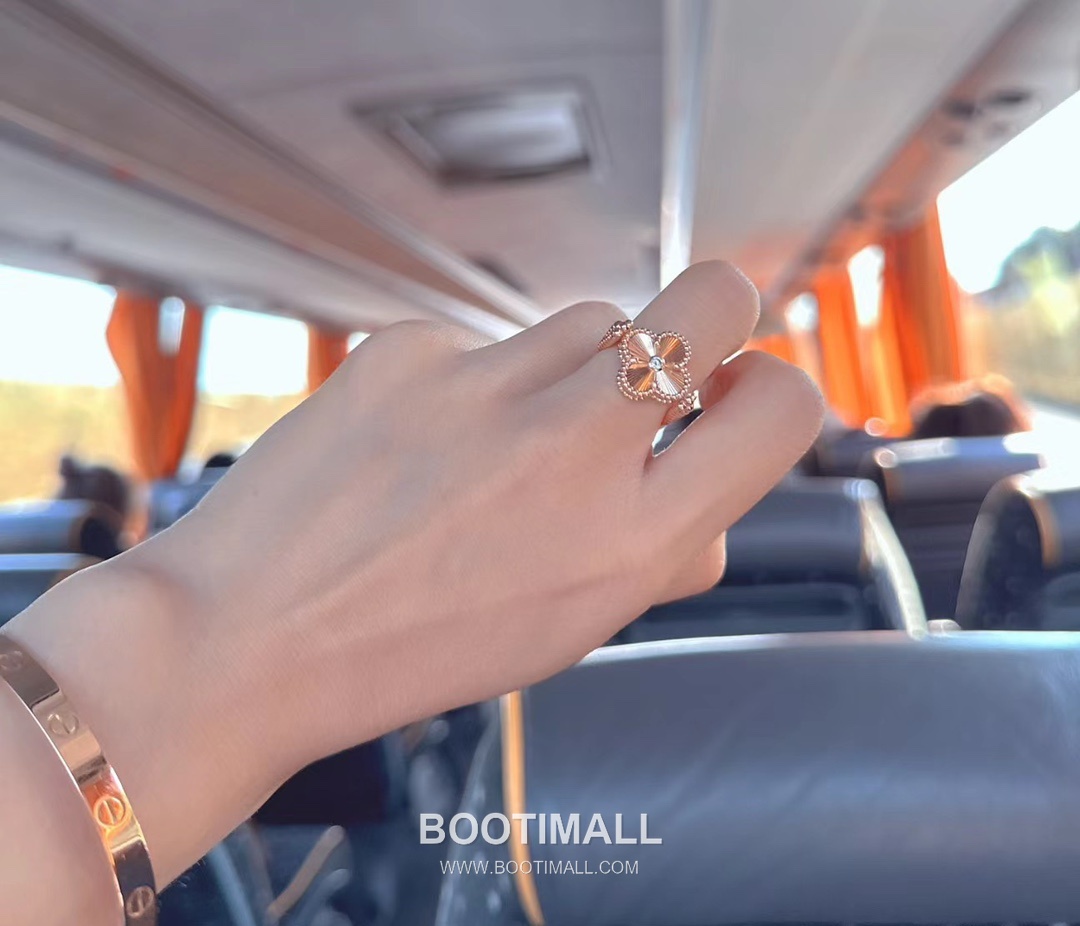 Van Cleef & Arpels Alhambra Carnelian Diamond Brass Gold Plated Ring with Rotating Clover Motif 반클리프아펠 알함브라 카넬리안 다이아 황동 골드도금 링 회전형 클로버 모티프 4