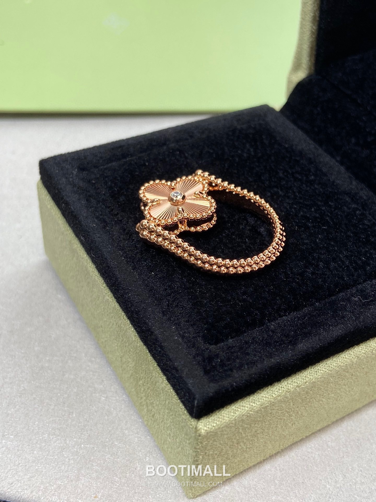 Van Cleef & Arpels Alhambra Carnelian Diamond Brass Gold Plated Ring with Rotating Clover Motif 반클리프아펠 알함브라 카넬리안 다이아 황동 골드도금 링 회전형 클로버 모티프 12