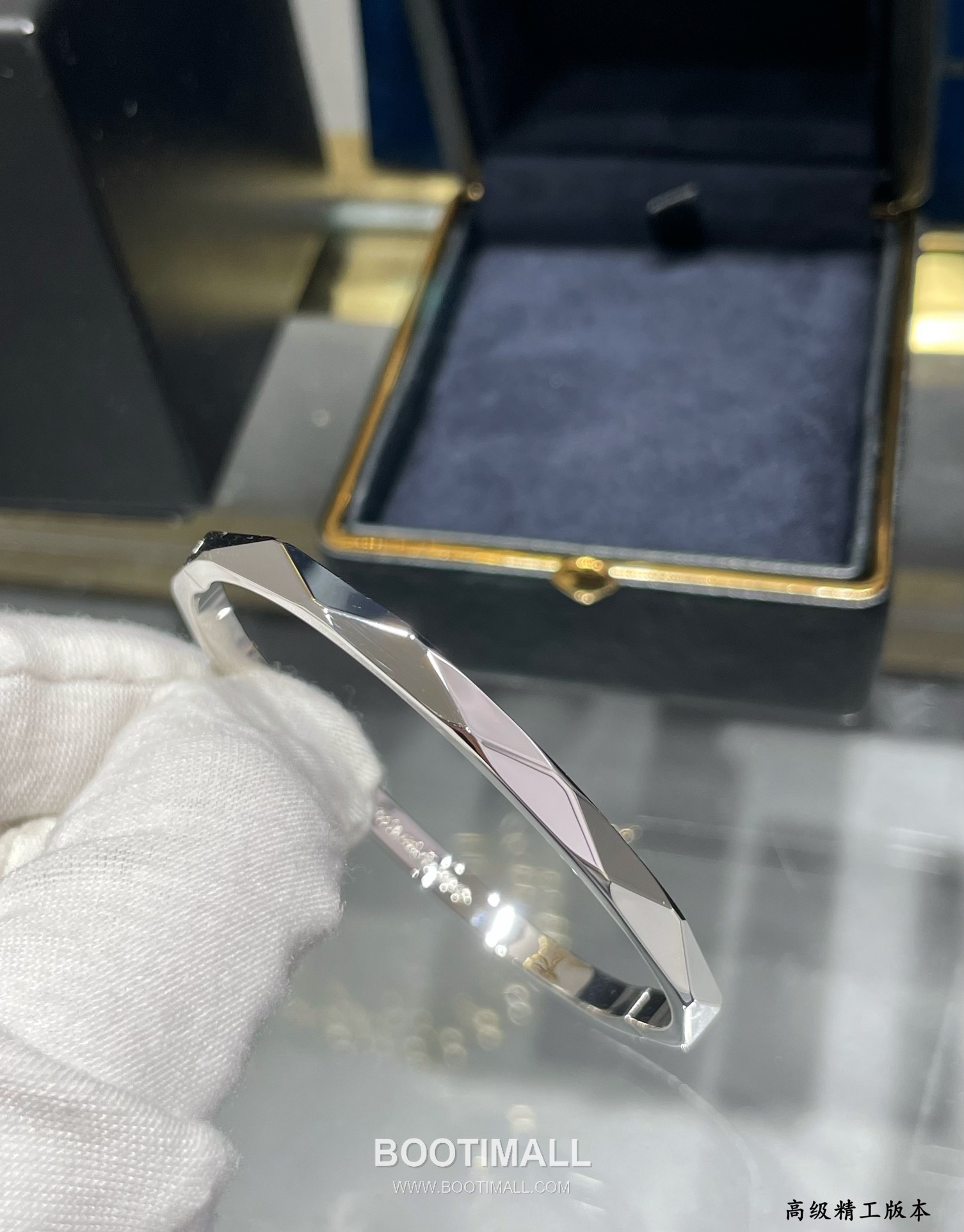 Graff Diamond Shape Plain Brass Silver Plated Bracelet with Geometric Motif 그라프 다이아몬드 쉐입 플레인 황동 실버도금 브레이슬릿 기하학 모티프 4