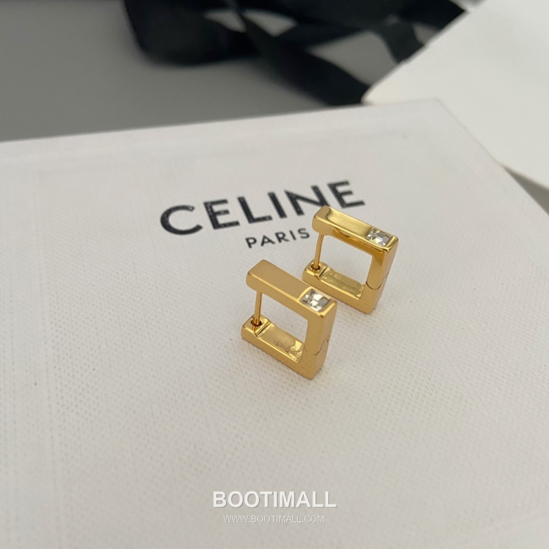 Celine Square Brass Gold Plated Stud Earring with Minimal Logo Detail 셀린느 스퀘어 황동 골드도금 스터드 이어링 미니멀 로고 디테일 2
