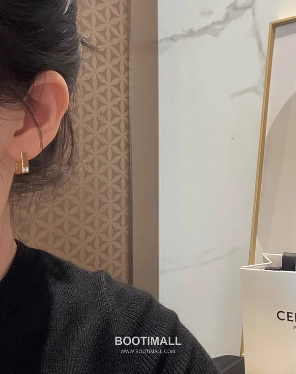 Celine Square Brass Gold Plated Stud Earring with Minimal Logo Detail 셀린느 스퀘어 황동 골드도금 스터드 이어링 미니멀 로고 디테일 6
