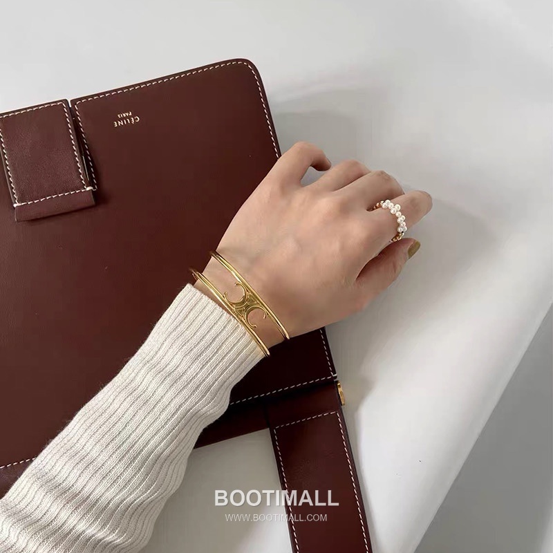 Celine Triomphe Double Layer Brass Gold Plated Bracelet with Logo Bar Detail 셀린느 트리옹프 더블 레이어 황동 골드도금 브레이슬릿 로고 바 디테일 4