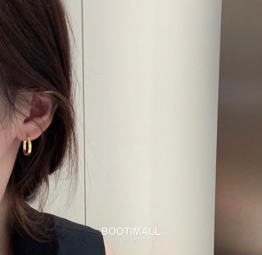 Celine C Logo Mini Hoop Brass Gold Plated Earring with Letter Detail 셀린느 C 로고 미니 후프 황동 골드도금 이어링 레터 디테일 1