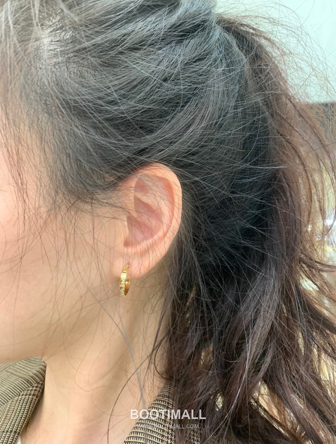 Celine C Logo Mini Hoop Brass Gold Plated Earring with Letter Detail 셀린느 C 로고 미니 후프 황동 골드도금 이어링 레터 디테일 2