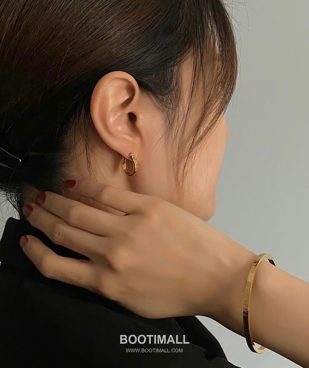 Celine C Logo Mini Hoop Brass Gold Plated Earring with Letter Detail 셀린느 C 로고 미니 후프 황동 골드도금 이어링 레터 디테일 3