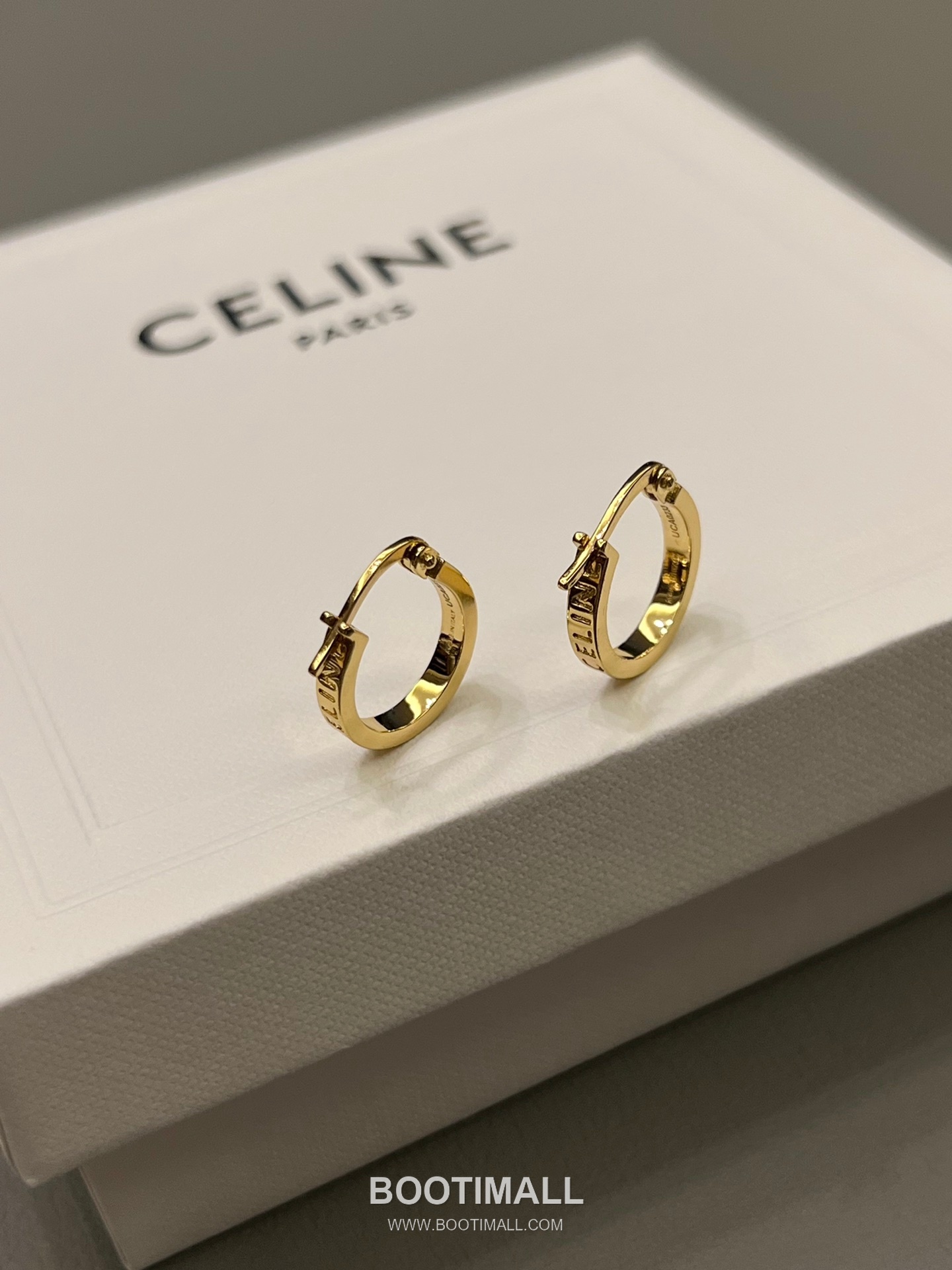 Celine C Logo Mini Hoop Brass Gold Plated Earring with Letter Detail 셀린느 C 로고 미니 후프 황동 골드도금 이어링 레터 디테일 9