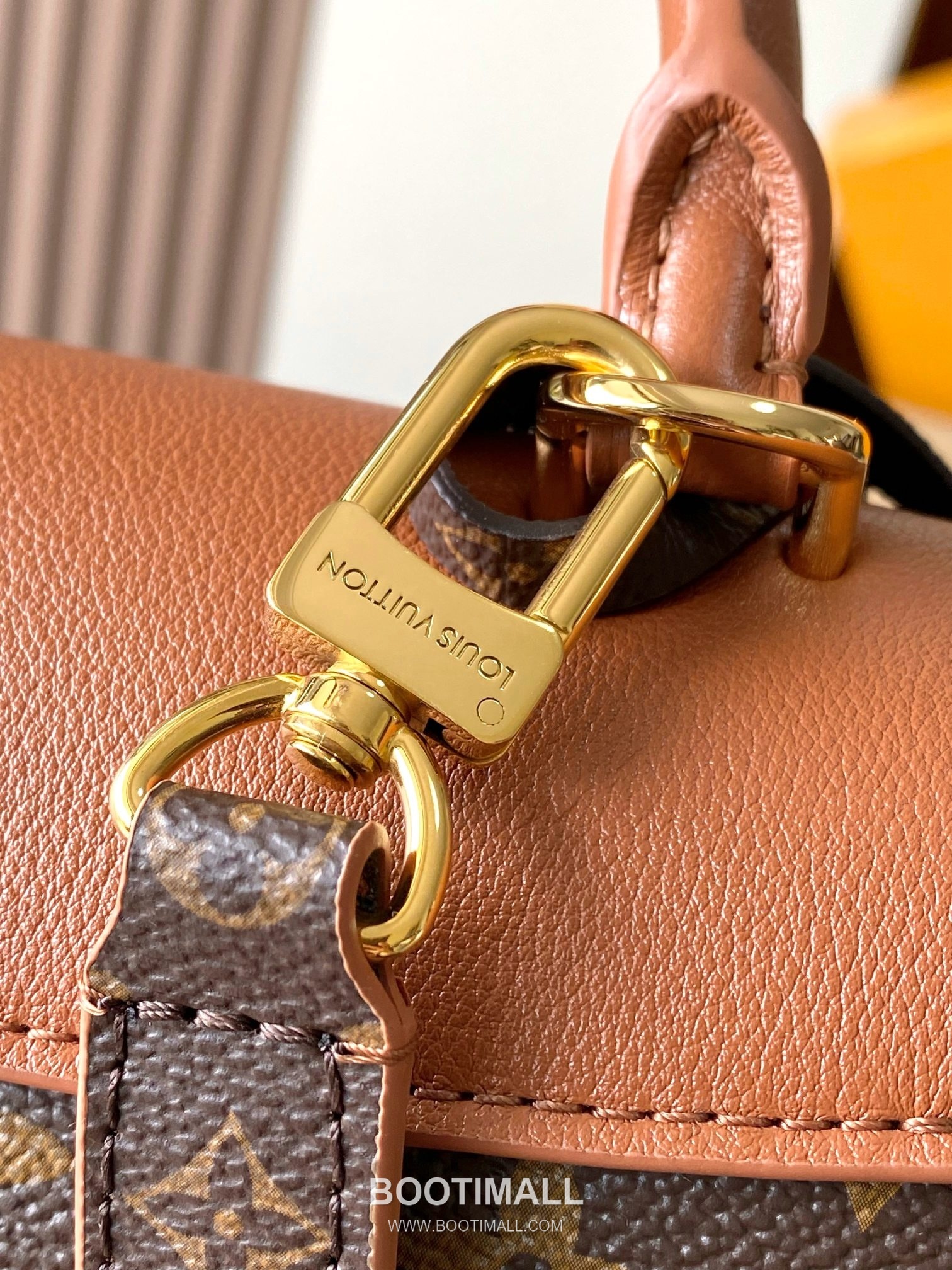 Louis Vuitton Madeleine BB Calfskin Leather Top Handle Bag with Flap Lock Detail 루이비통 마들렌 BB 카프스킨 탑핸들 플랩락 토트백 M27511 24cm 15
