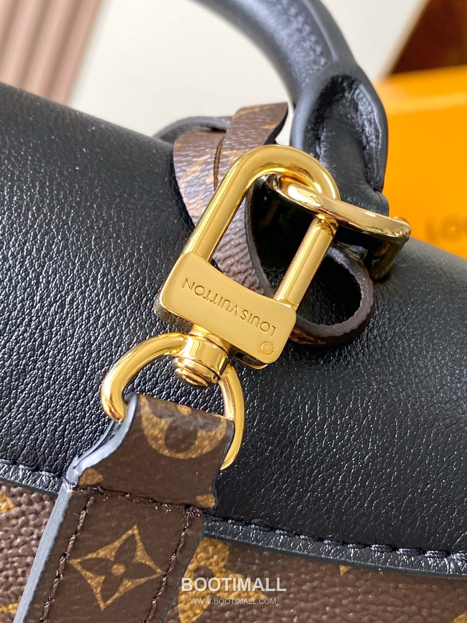 Louis Vuitton Madeleine BB Calfskin Leather Top Handle Bag with Flap Lock Detail 루이비통 마들렌 BB 카프스킨 탑핸들 플랩락 토트백 M27511 24cm 12