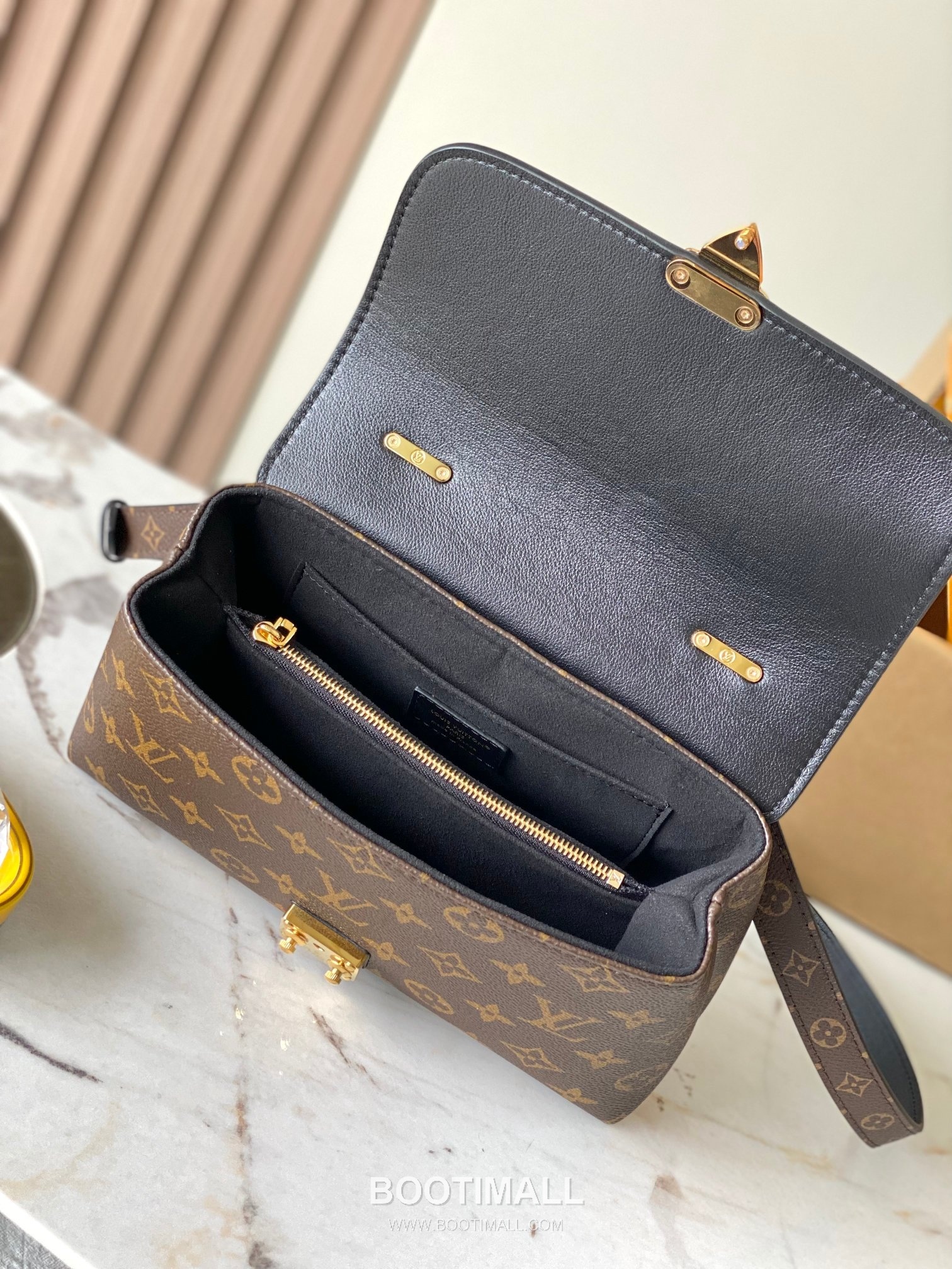 Louis Vuitton Madeleine BB Calfskin Leather Top Handle Bag with Flap Lock Detail 루이비통 마들렌 BB 카프스킨 탑핸들 플랩락 토트백 M27511 24cm 16