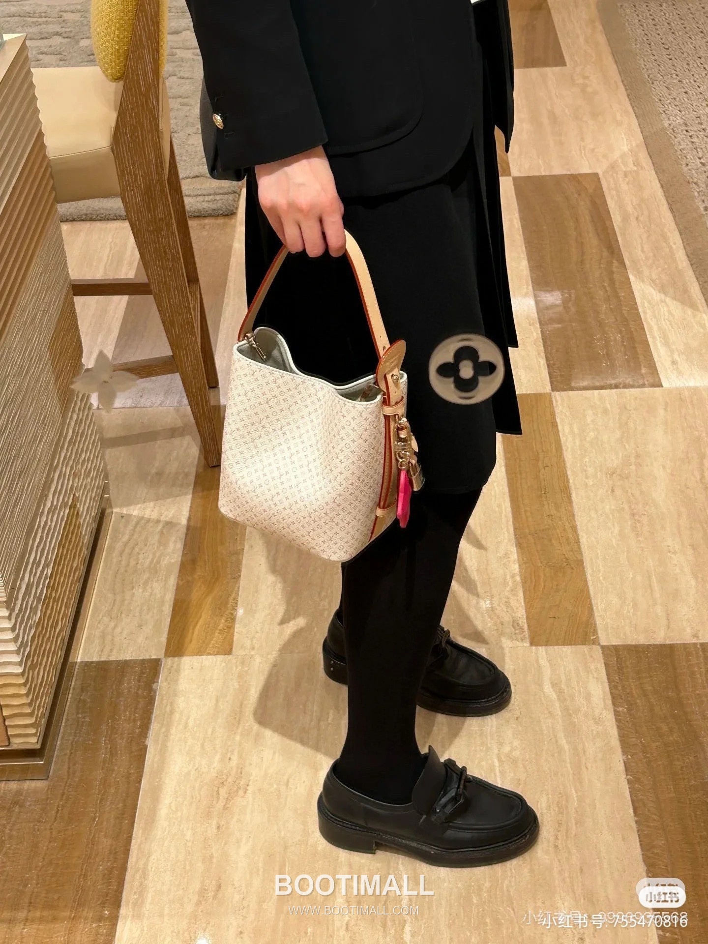 Louis Vuitton All In BB Calfskin Leather Bucket Bag with Logo Strap Detail 루이비통 올인 BB 카프스킨 버킷백 로고 스트랩 M15130 18cm 6