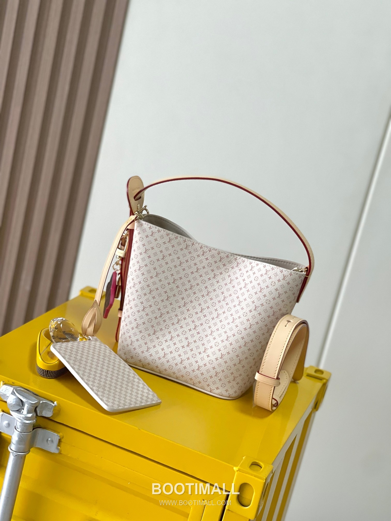 Louis Vuitton All In BB Calfskin Leather Bucket Bag with Logo Strap Detail 루이비통 올인 BB 카프스킨 버킷백 로고 스트랩 M15130 18cm 9