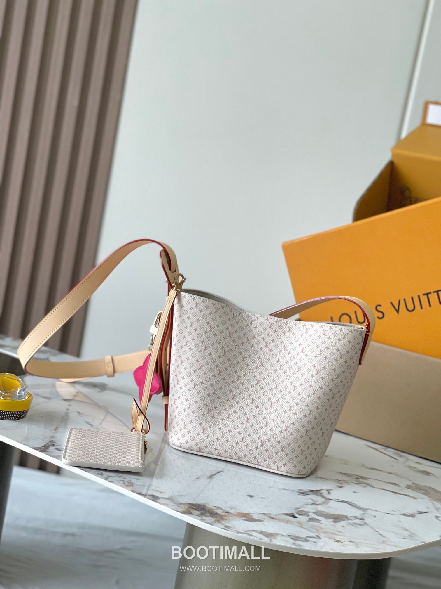 Louis Vuitton All In BB Calfskin Leather Bucket Bag with Logo Strap Detail 루이비통 올인 BB 카프스킨 버킷백 로고 스트랩 M15130 18cm 10