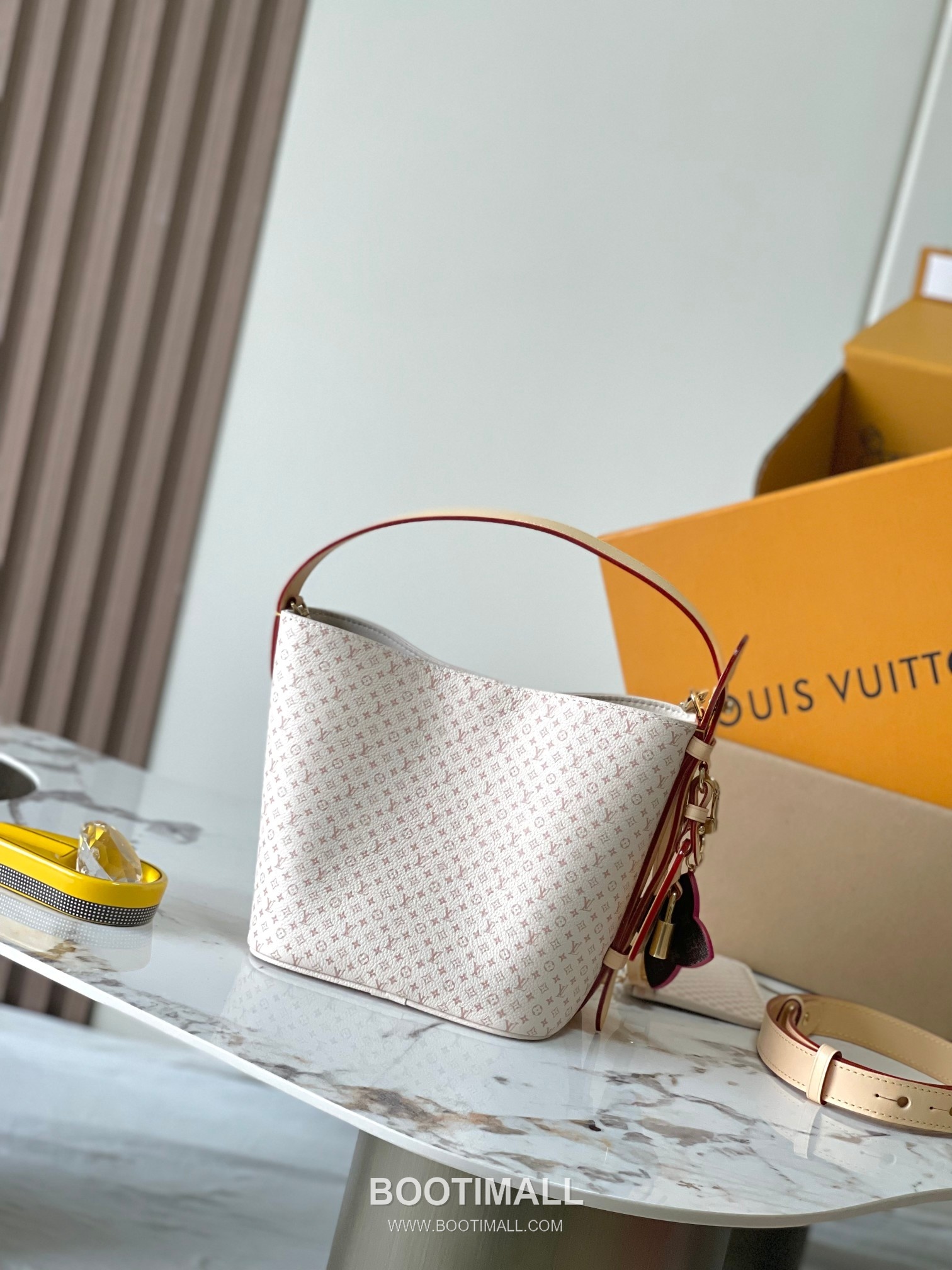 Louis Vuitton All In BB Calfskin Leather Bucket Bag with Logo Strap Detail 루이비통 올인 BB 카프스킨 버킷백 로고 스트랩 M15130 18cm 13