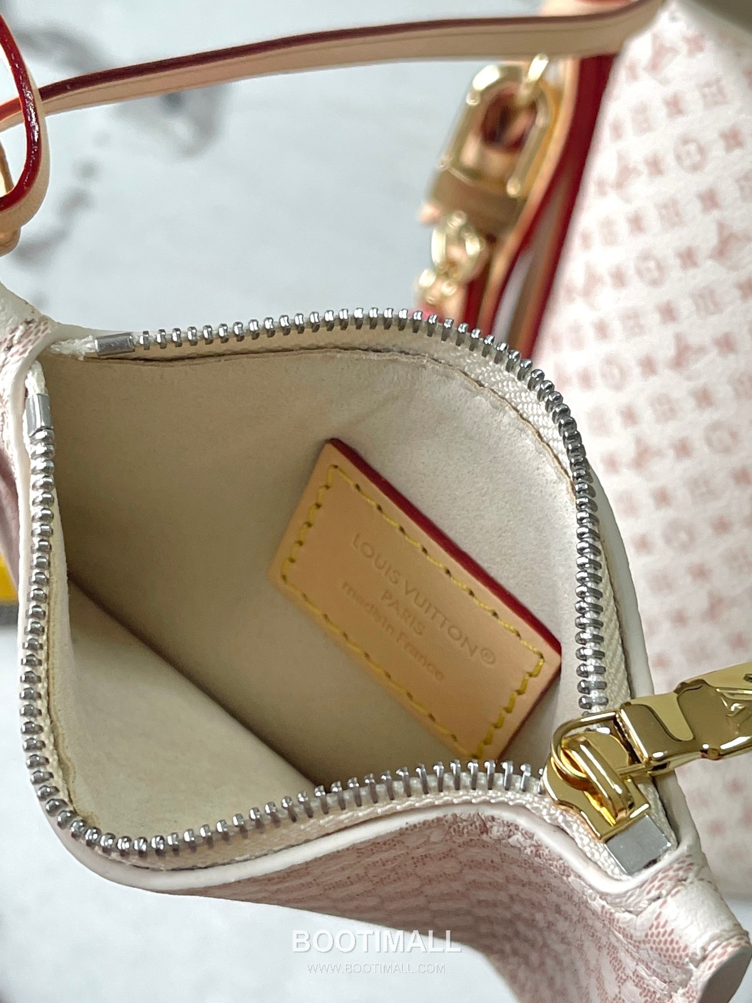 Louis Vuitton All In BB Calfskin Leather Bucket Bag with Logo Strap Detail 루이비통 올인 BB 카프스킨 버킷백 로고 스트랩 M15130 18cm 16