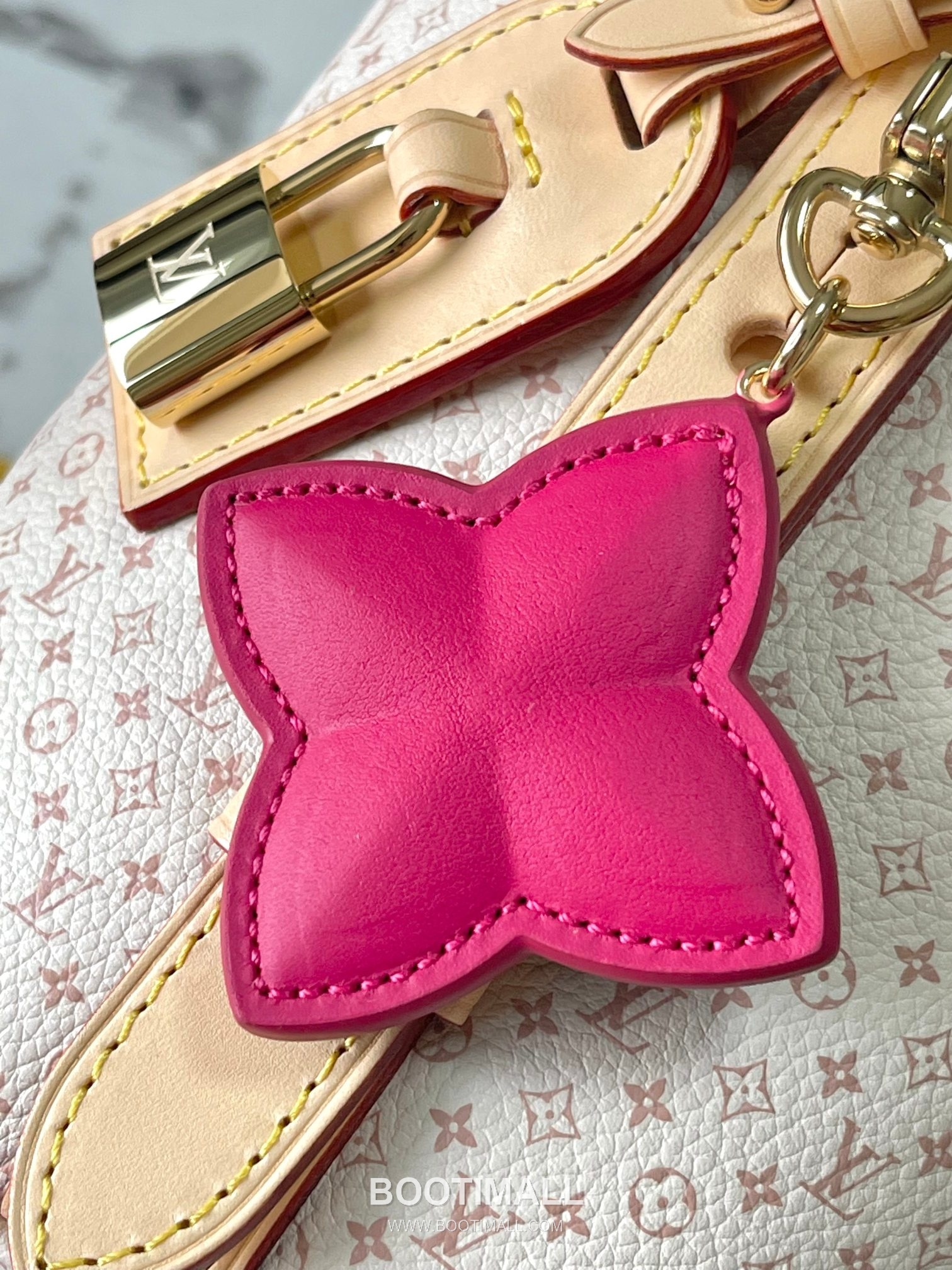 Louis Vuitton All In BB Calfskin Leather Bucket Bag with Logo Strap Detail 루이비통 올인 BB 카프스킨 버킷백 로고 스트랩 M15130 18cm 17