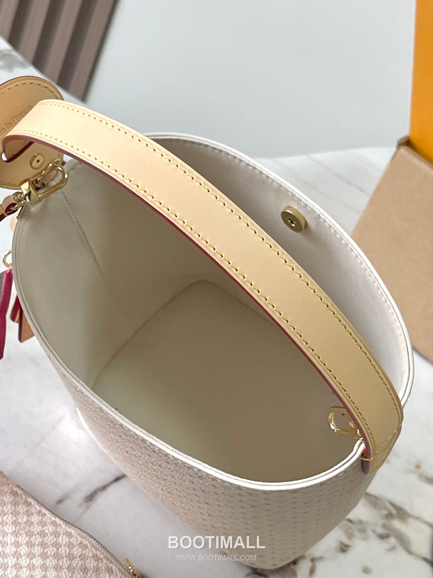 Louis Vuitton All In BB Calfskin Leather Bucket Bag with Logo Strap Detail 루이비통 올인 BB 카프스킨 버킷백 로고 스트랩 M15130 18cm 18