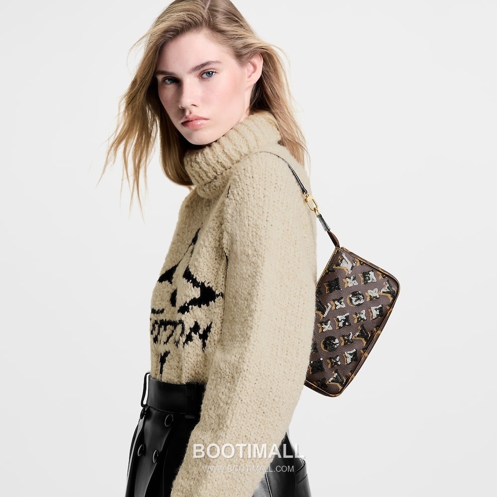 Louis Vuitton Pochette Accessoires Monogram Sequin Cowhide Leather Clutch Bag with Chain Strap Detail 루이비통 포쉐트 악세수아르 모노그램 시퀸 카우하이드 클러치백 체인스트랩 M26473 23.5cm 2