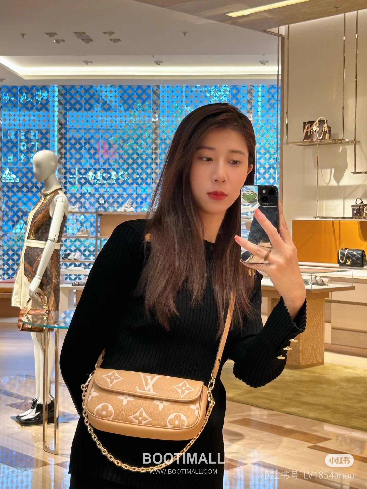 Louis Vuitton Wallet On Chain Monogram Empreinte Leather Crossbody Clutch Bag with Chain Strap Detail 루이비통 월렛 온 체인 모노그램 앙프렝뜨 크로스바디 클러치백 체인스트랩 M12758 23.5cm 3