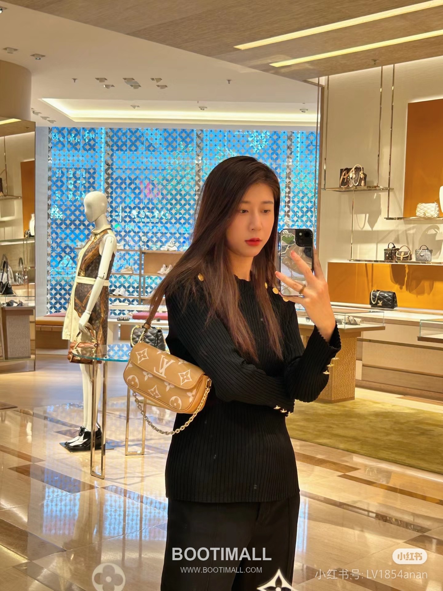 Louis Vuitton Wallet On Chain Monogram Empreinte Leather Crossbody Clutch Bag with Chain Strap Detail 루이비통 월렛 온 체인 모노그램 앙프렝뜨 크로스바디 클러치백 체인스트랩 M12758 23.5cm 4