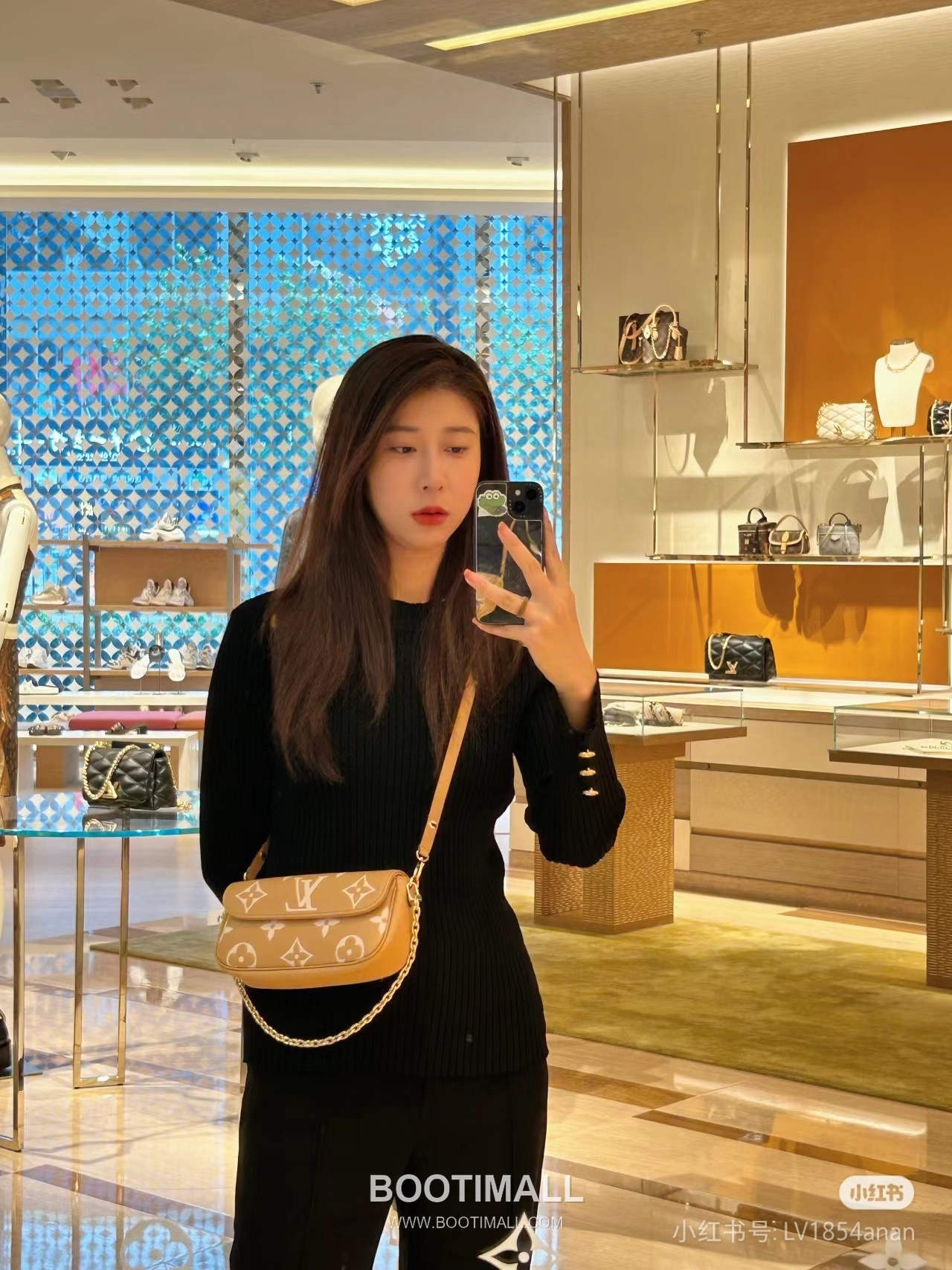 Louis Vuitton Wallet On Chain Monogram Empreinte Leather Crossbody Clutch Bag with Chain Strap Detail 루이비통 월렛 온 체인 모노그램 앙프렝뜨 크로스바디 클러치백 체인스트랩 M12758 23.5cm 5