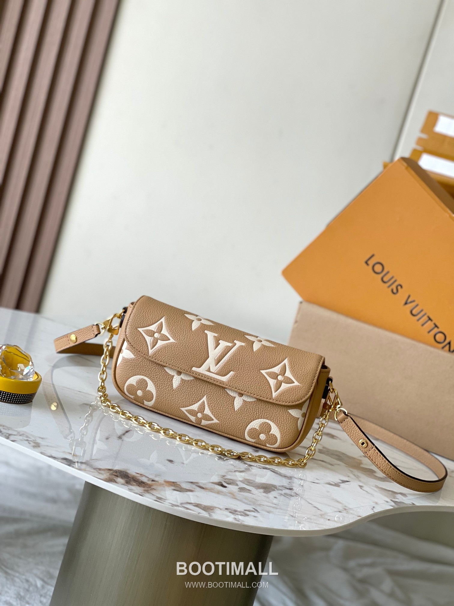 Louis Vuitton Wallet On Chain Monogram Empreinte Leather Crossbody Clutch Bag with Chain Strap Detail 루이비통 월렛 온 체인 모노그램 앙프렝뜨 크로스바디 클러치백 체인스트랩 M12758 23.5cm 7