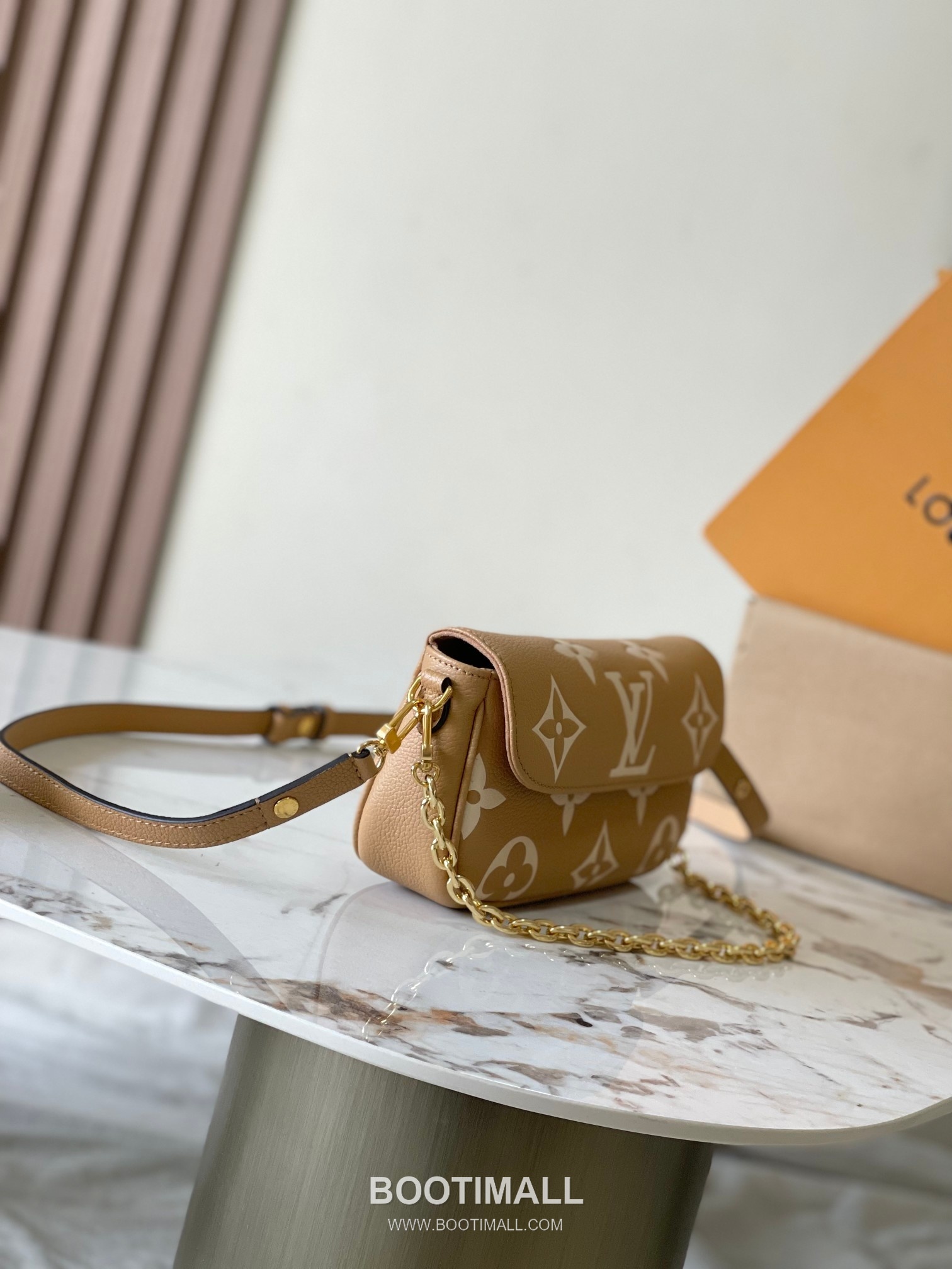 Louis Vuitton Wallet On Chain Monogram Empreinte Leather Crossbody Clutch Bag with Chain Strap Detail 루이비통 월렛 온 체인 모노그램 앙프렝뜨 크로스바디 클러치백 체인스트랩 M12758 23.5cm 8